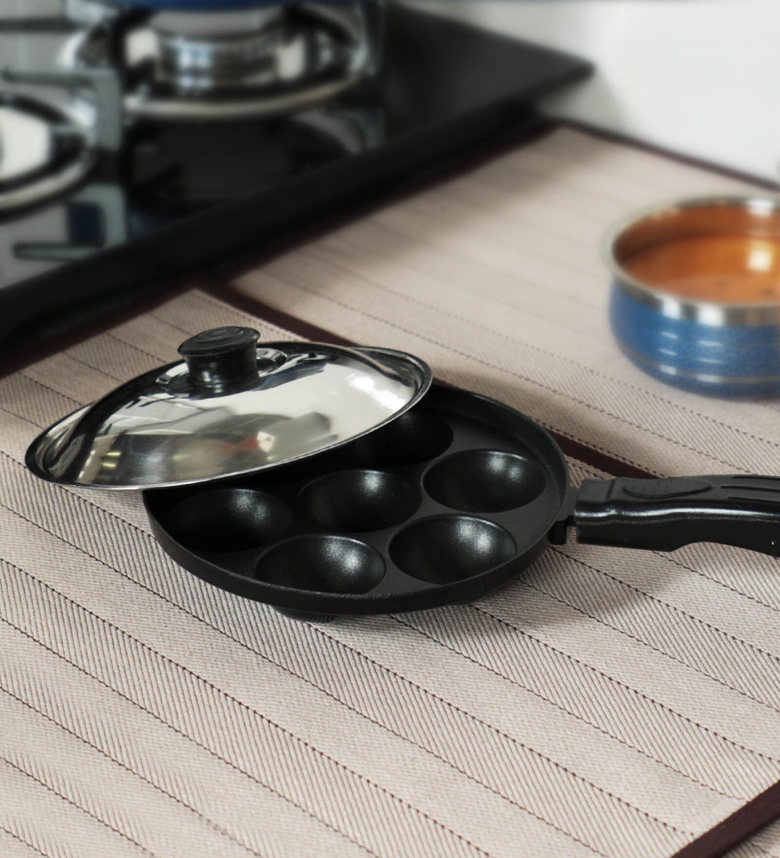 Sumeet Aluminium Non-Stick Appam Maker with Lid & Handle