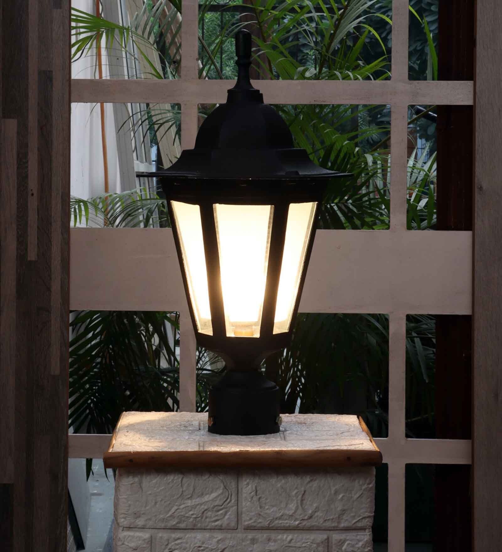 Tris Black Aluminium Gate Light