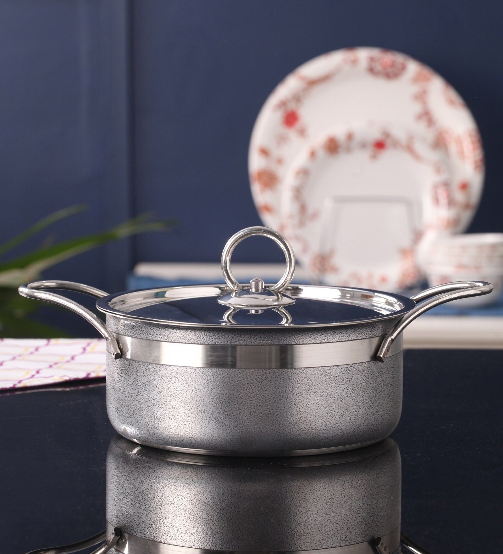 Antique Edge Stainless Steel Cooking Pot Antique Edge Stainless Steel Cooking Pot