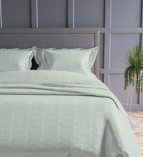 Tea Green Geometric 300TC Cotton Super King Sized Double Bedsheet with 2 piping Pillow Covers