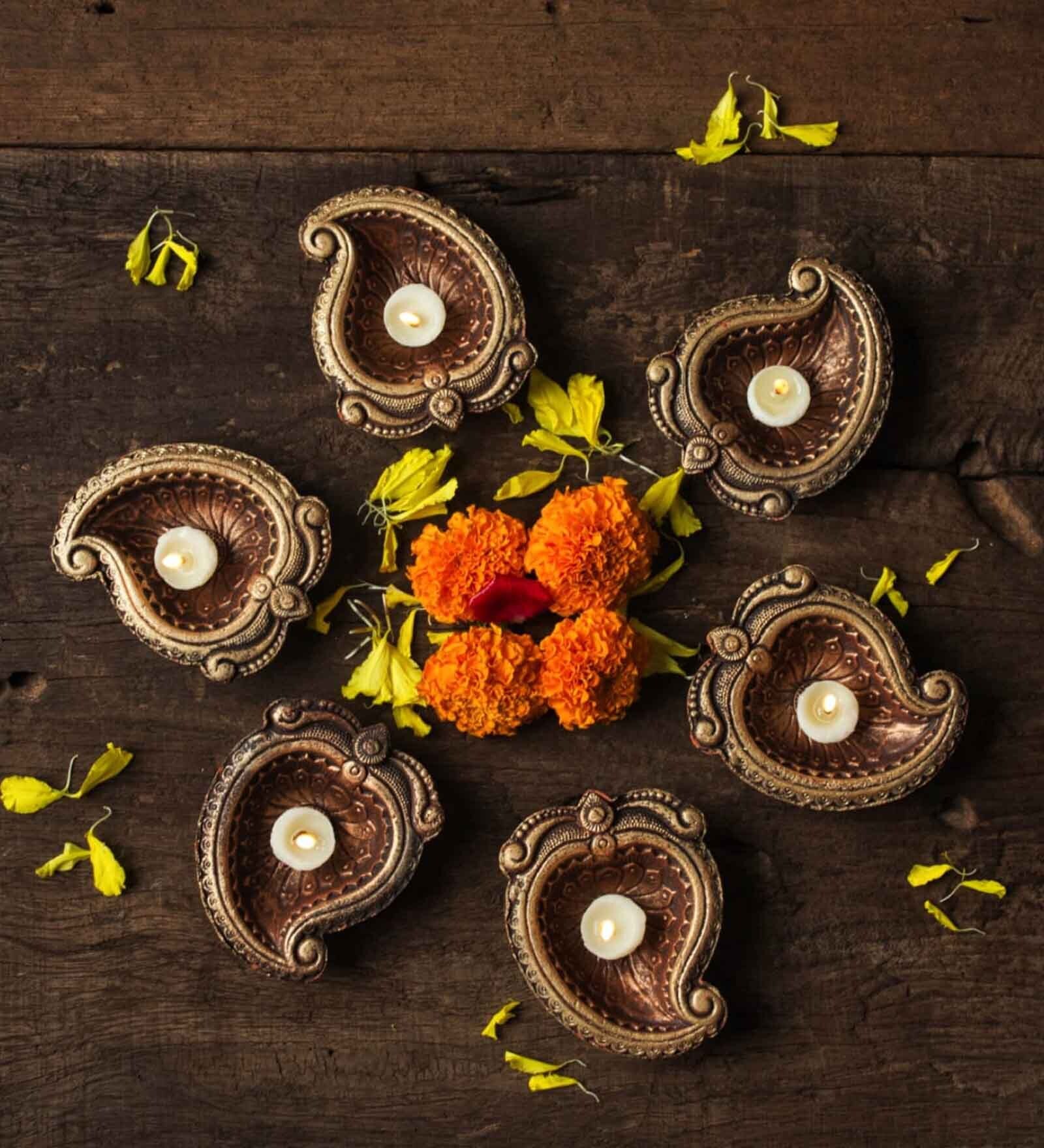 Mando Terracotta Gold Diya Set (Pack Of 10)