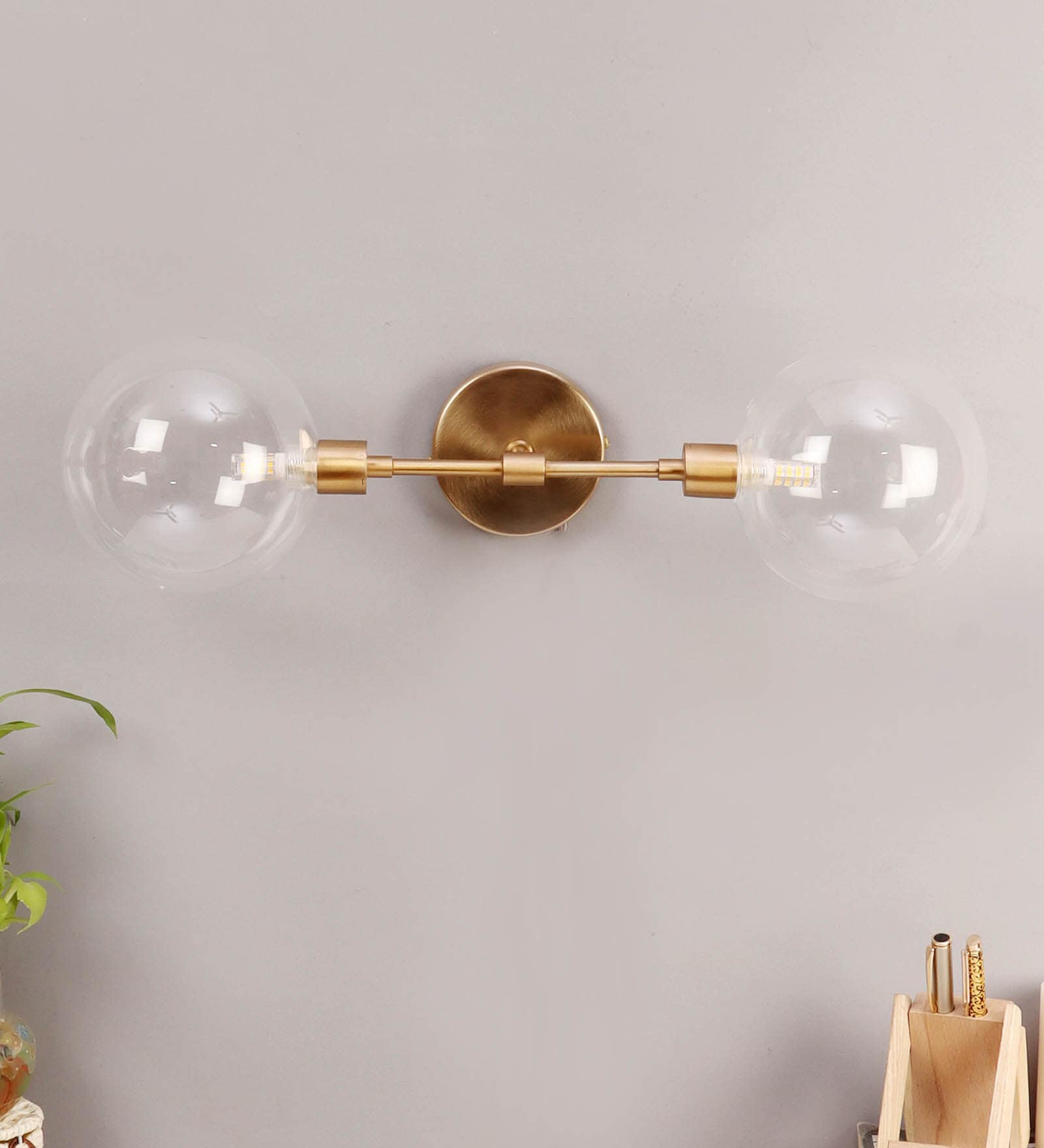 Wave Metal Novelty Wall Light (Gold)