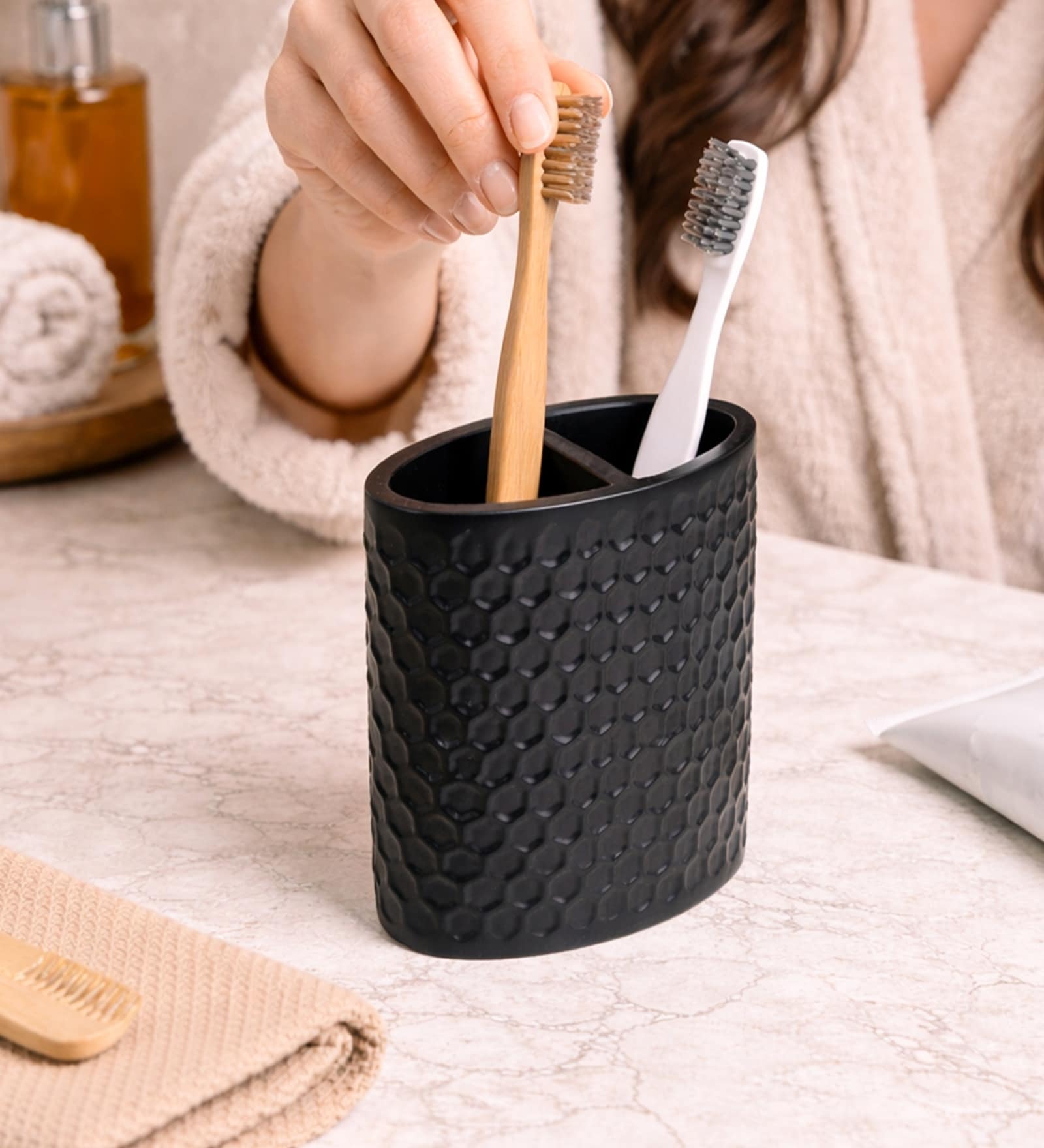 Black Plastic Diamond Cut Toothbrush Holder
