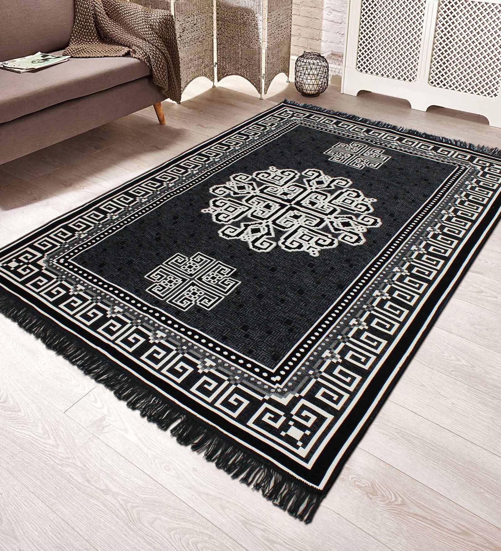 Black Polyester Vintage 5 X 7 Feet Machine Made Carpet