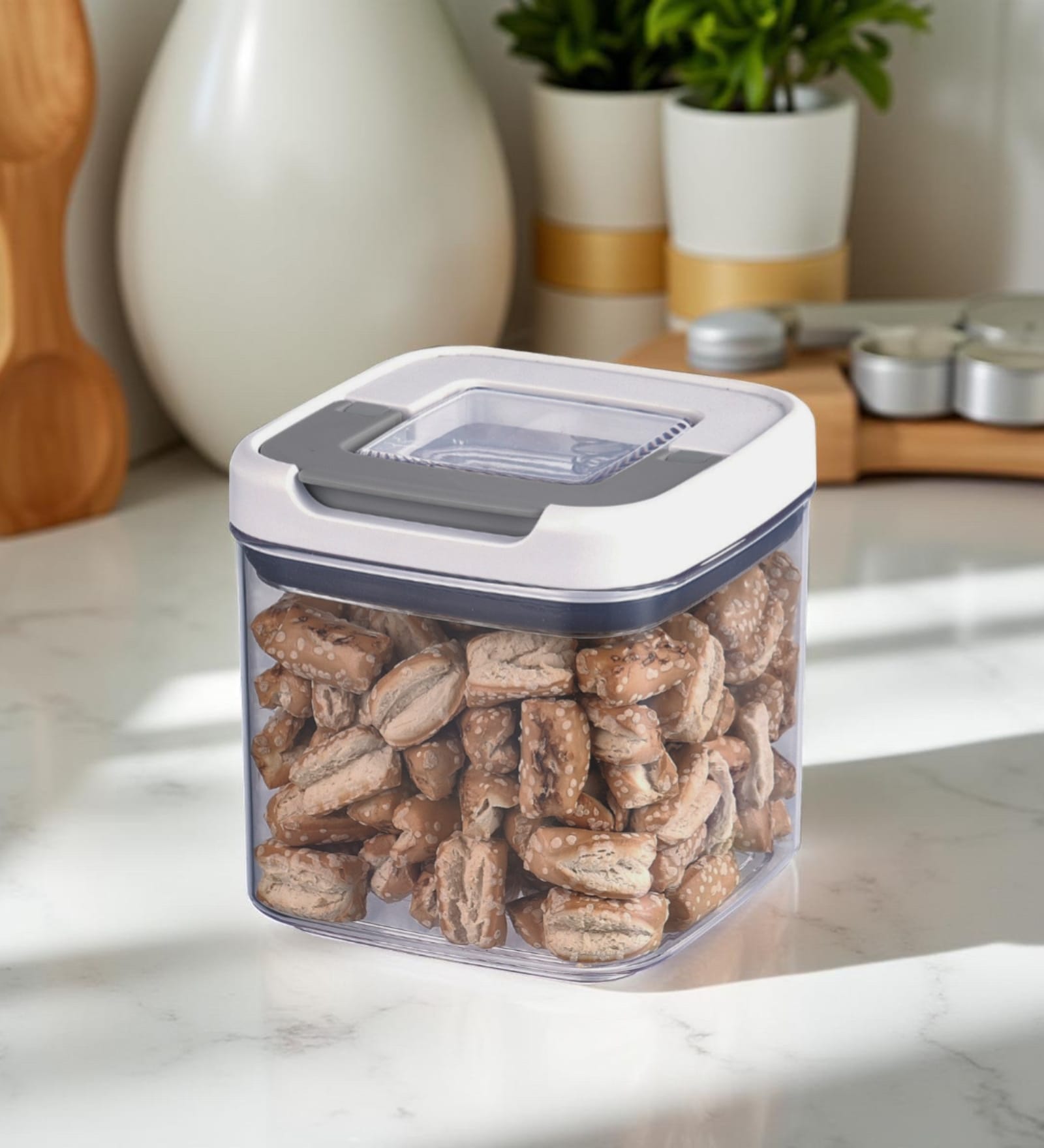Transparent 1000 ml Dry Food Storage Container with Flip-n-Lock Airtight Lid