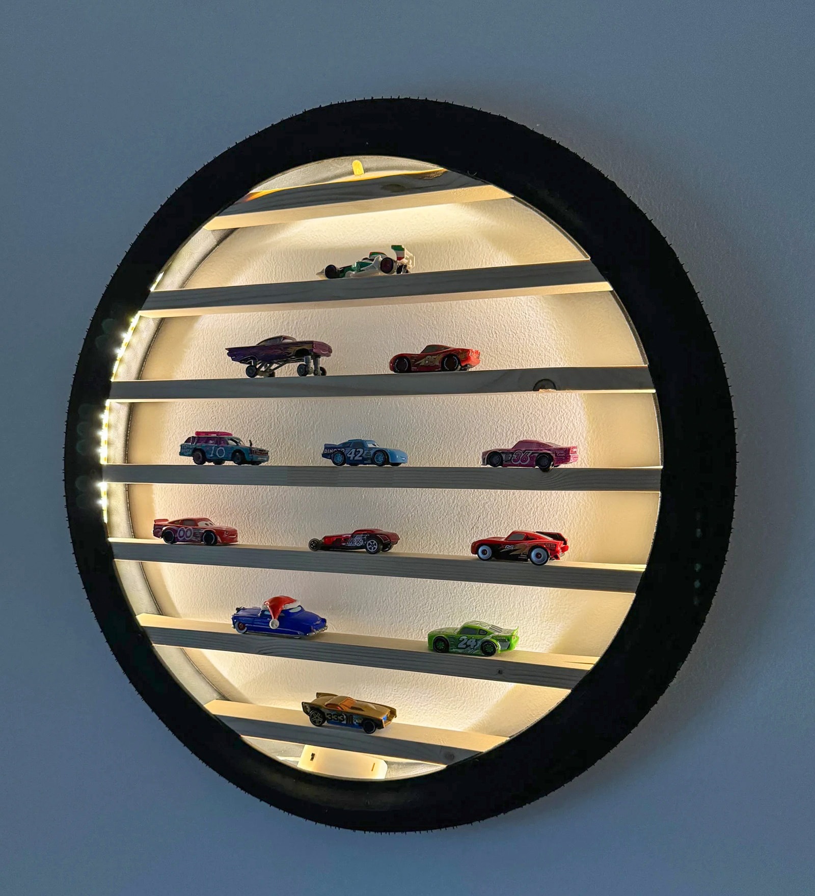 26-Inch Tyre Wooden Wall Shelf For Diecast Cars With Warm Led Light