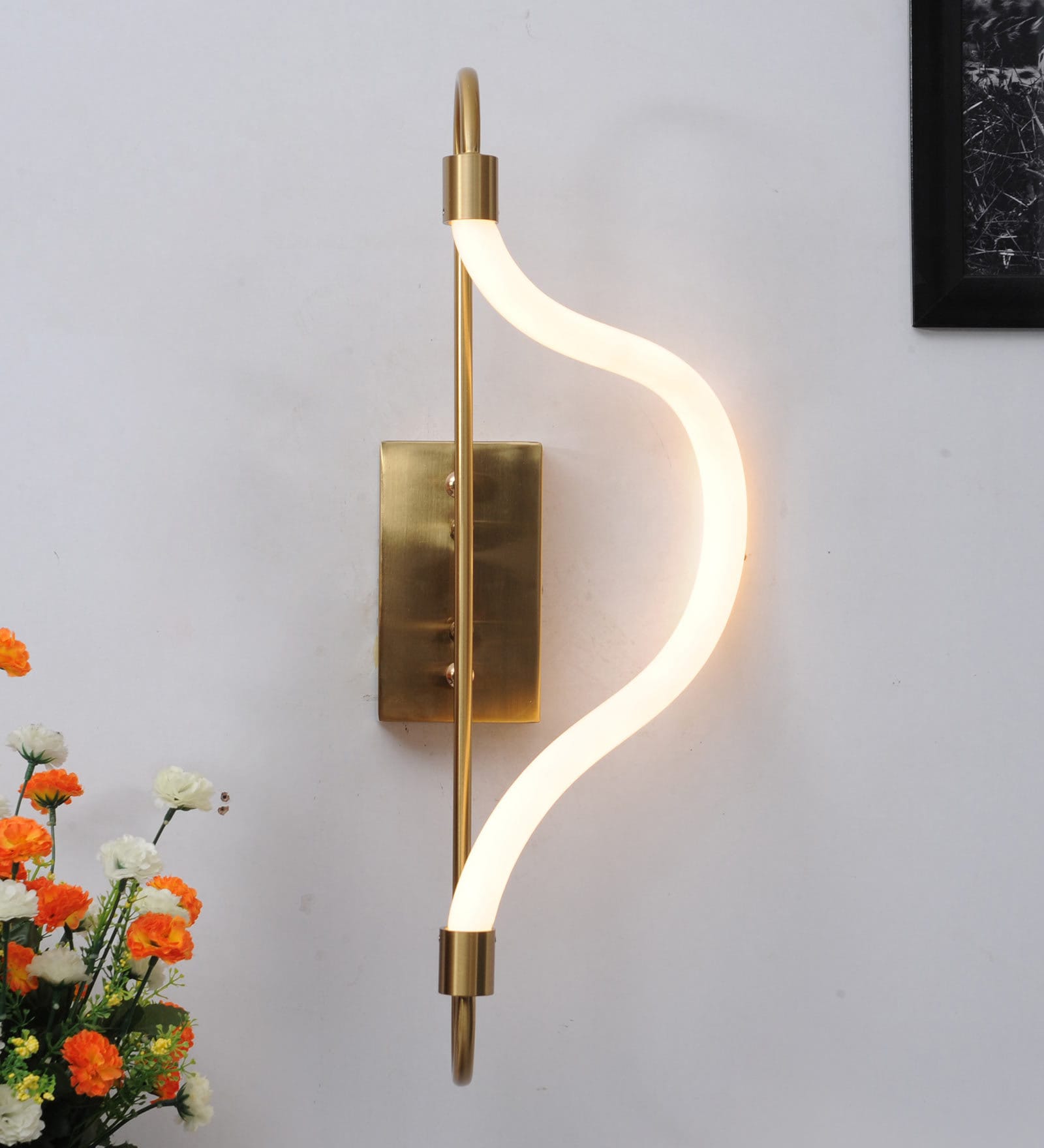 Vallecilo Metal LED Novelty Wall Light (Gold)