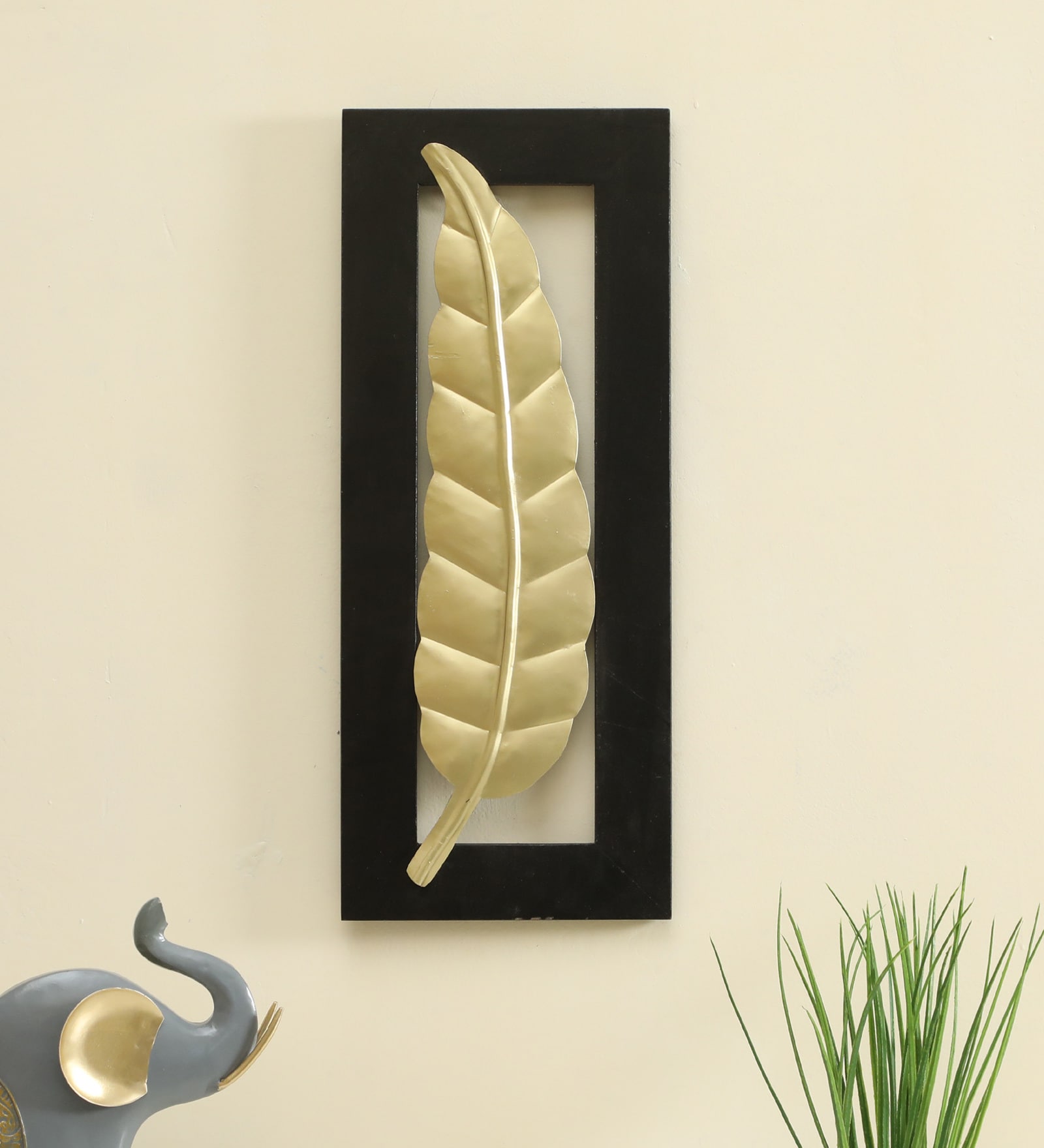 Vantara Leaf Iron Black Metal Wall Art