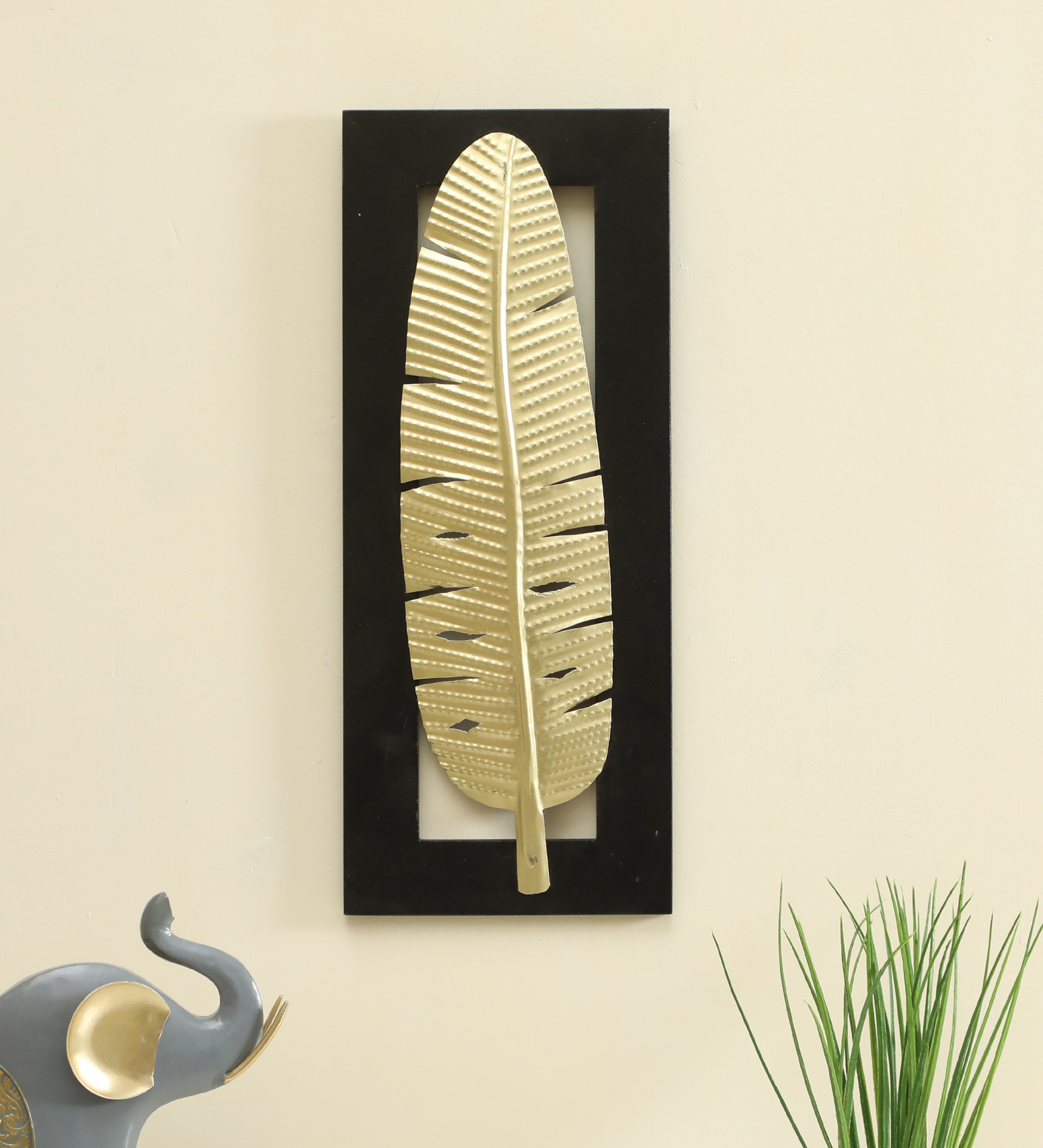 Vantara Leaf Iron Black Metal Wall Art