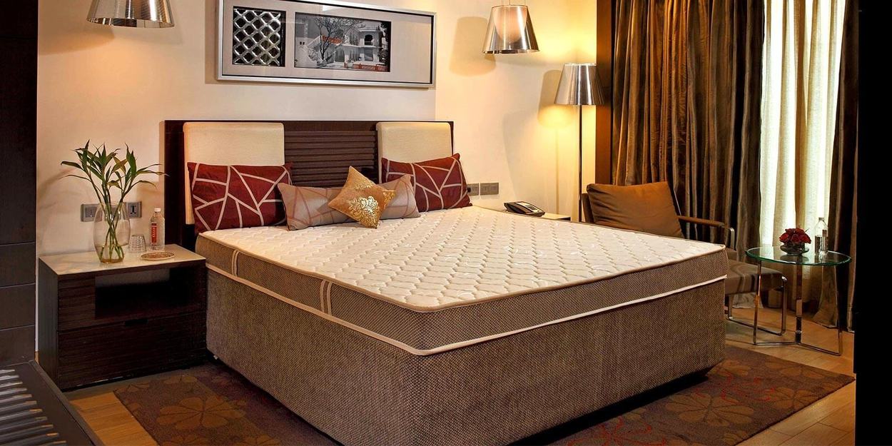 Buy Viscopedic Deluxe Pocket Spring Queen-Size Mattress by