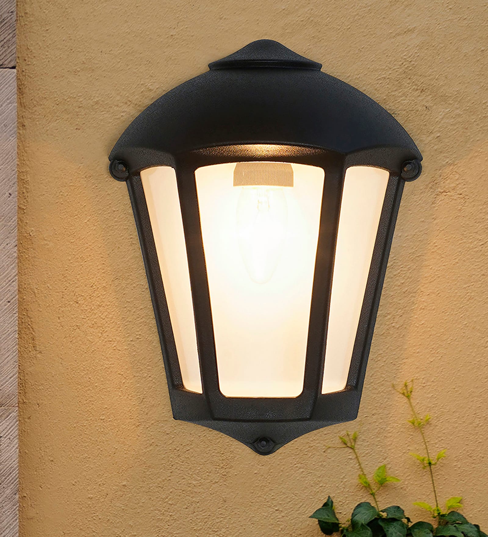 Victorian Style Black Polycarbonate Outdoor Wall Lamp