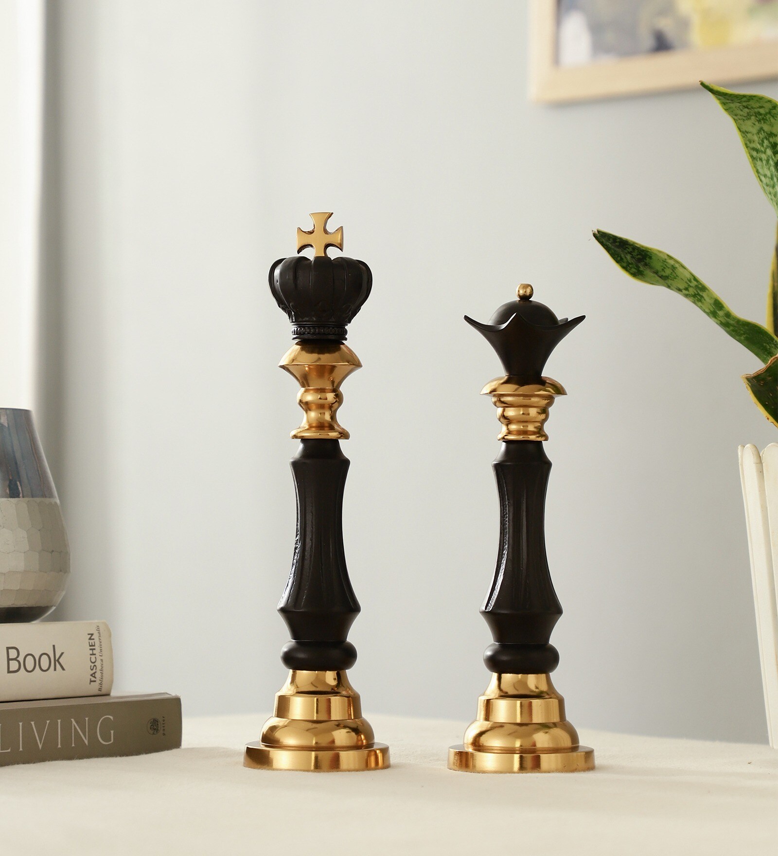 Victoris Gold Black Set of  King and Queen Chess