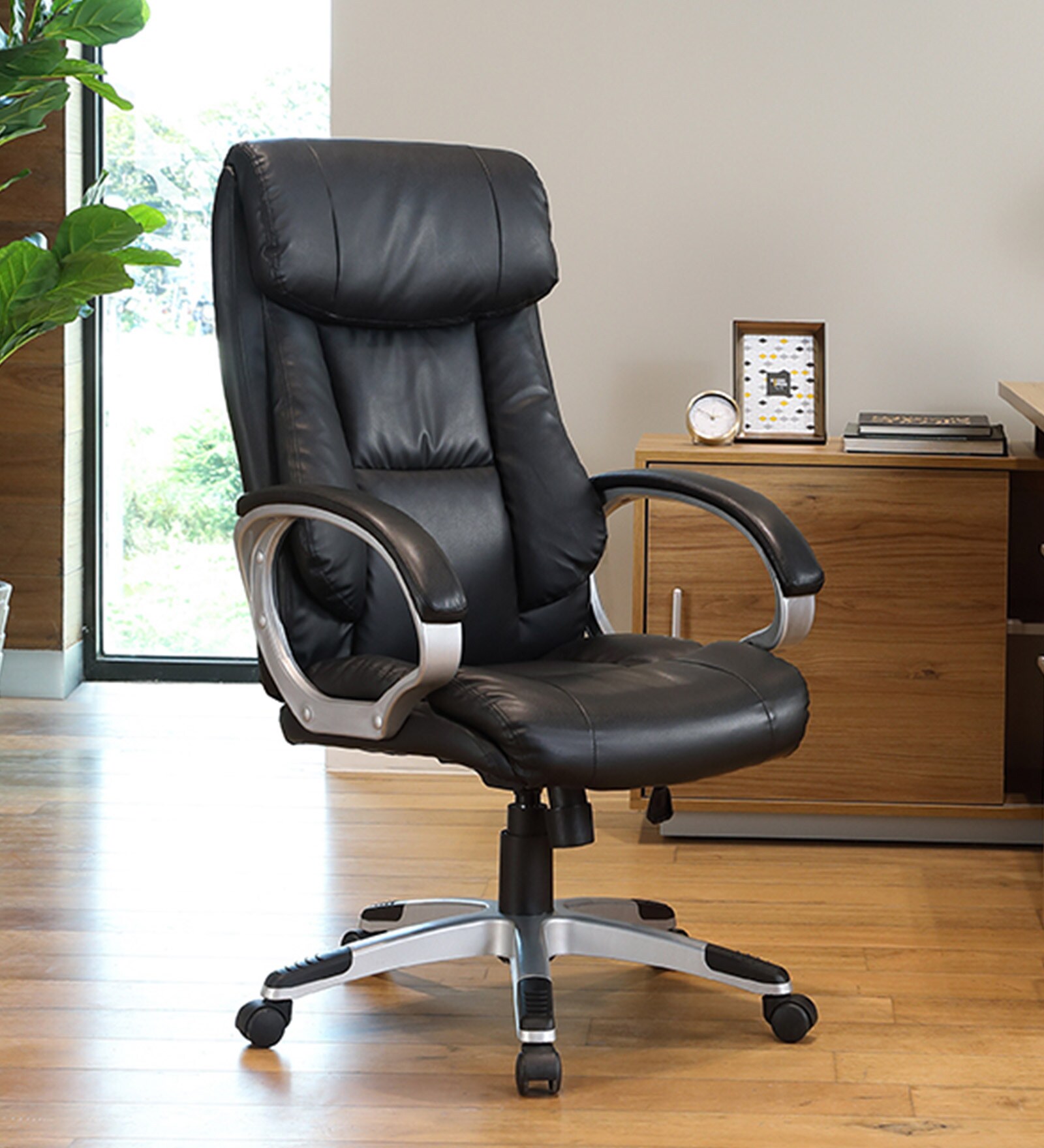 Vin Leatherette Ergonomic Chair In Black Colour