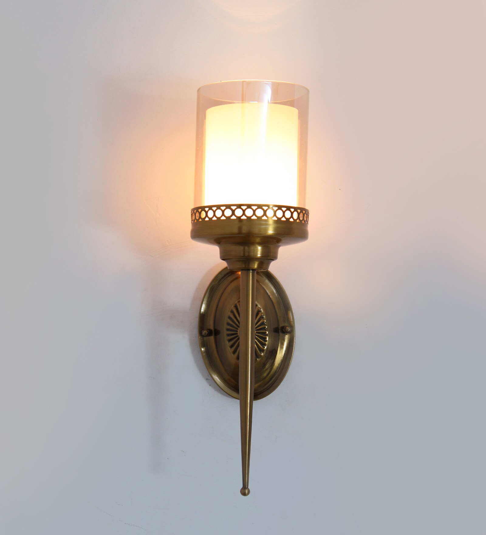 Vintage Brass Wall Sconce with Decorative Cutout Design