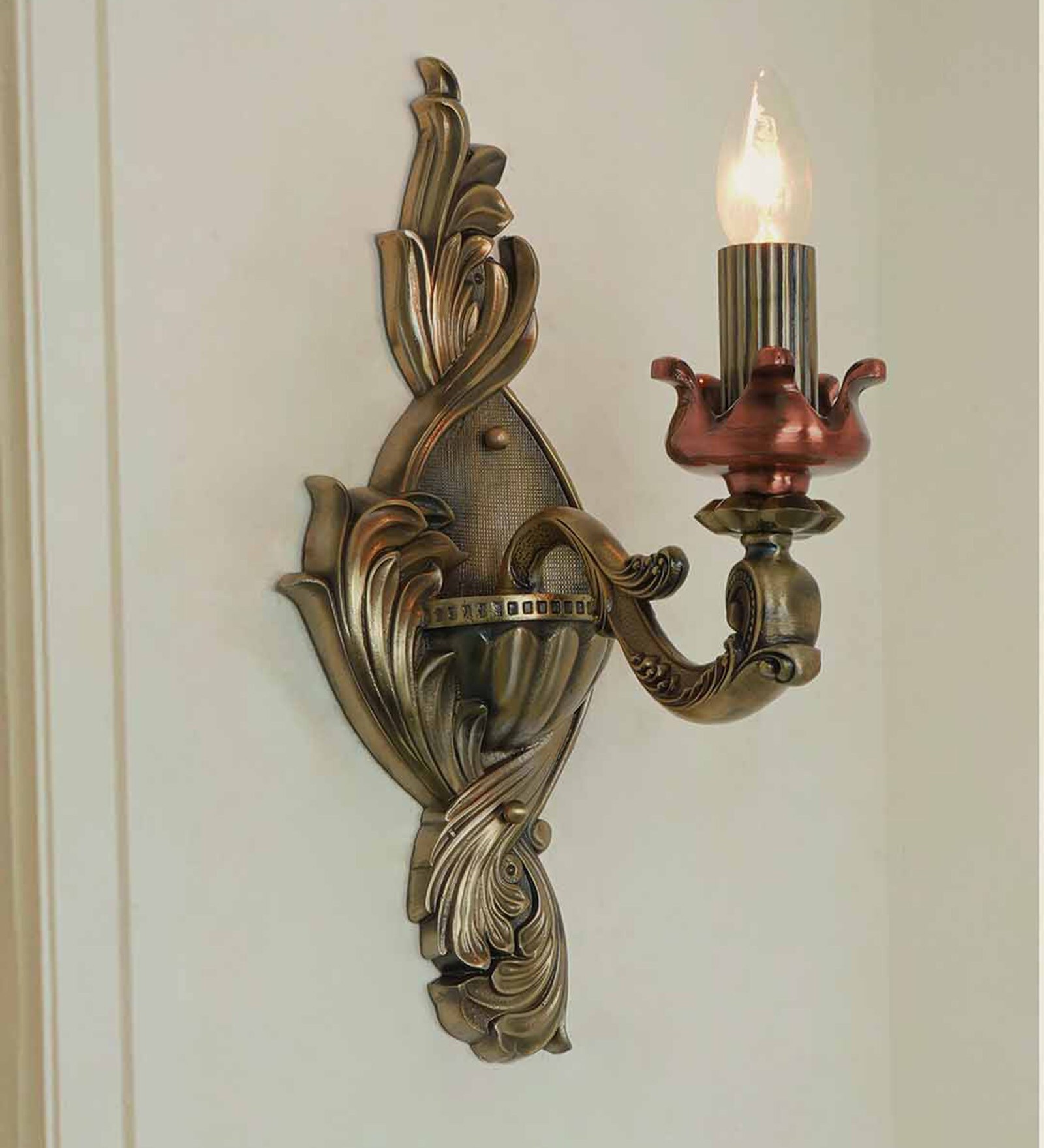 Vintage Hand-carved Gold Single-Light Aluminium Candelabra Wall Lamp Light