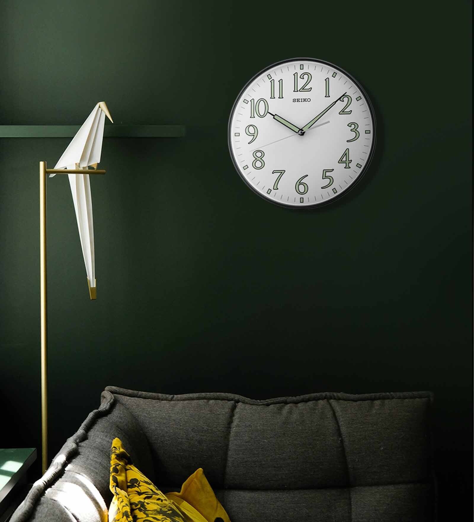 Wall Clock With Lumibrite Hands And Markers Qxa521K