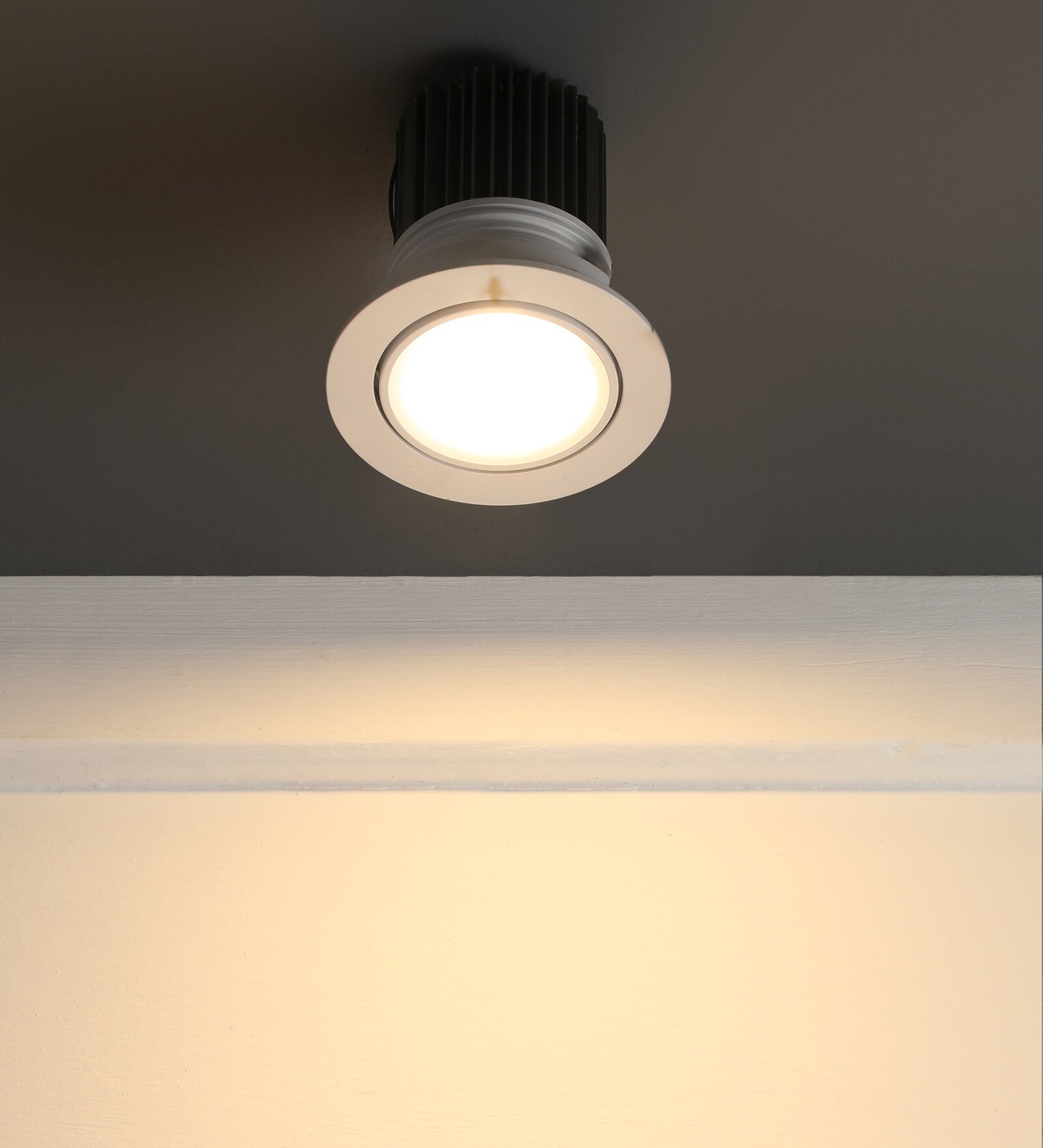 Warm White 20 Watts LED Aluminium Round Panel Down Light