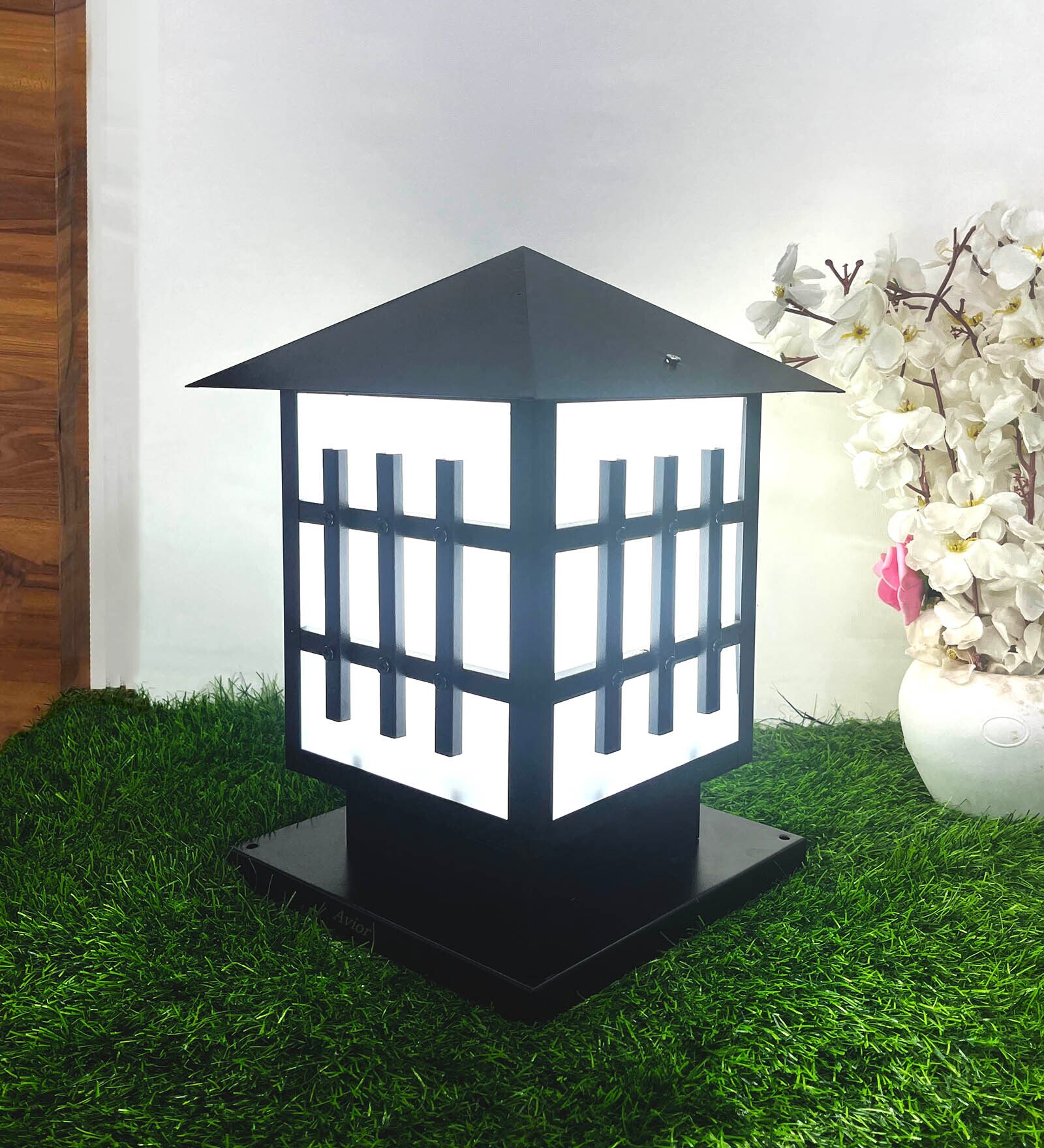 Waterproof Black & White Metal & Plastic Gate Light