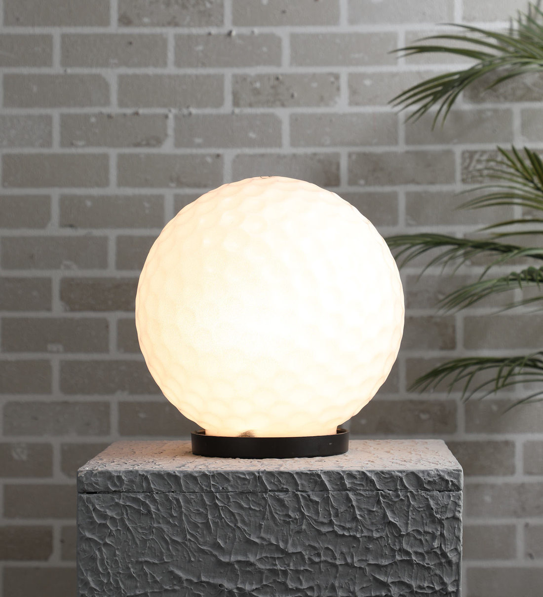 gate globe light