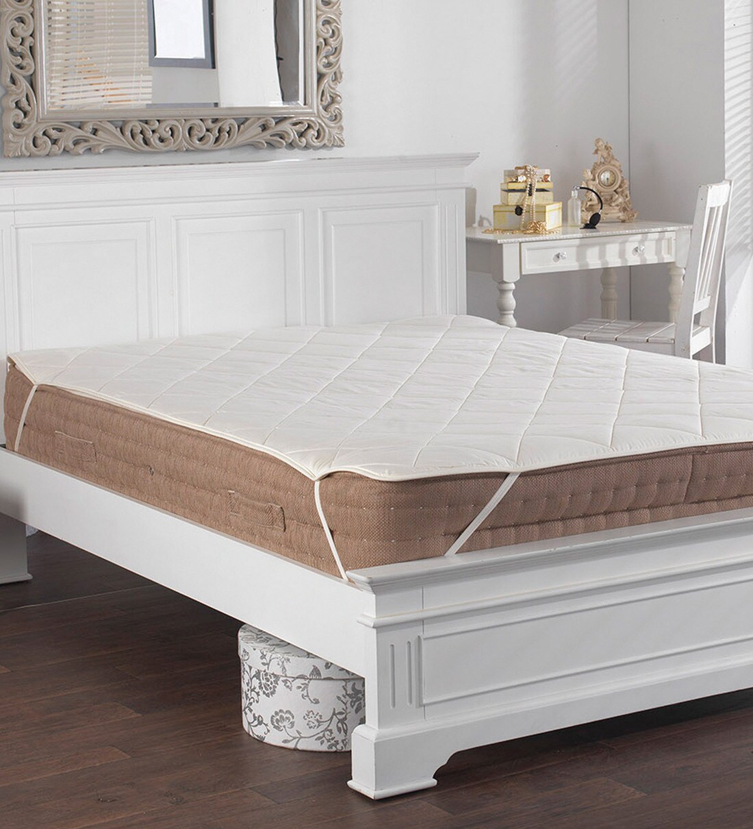 Buy Valencia Polyester Queen Size 75x66 Mattress Protector In White by