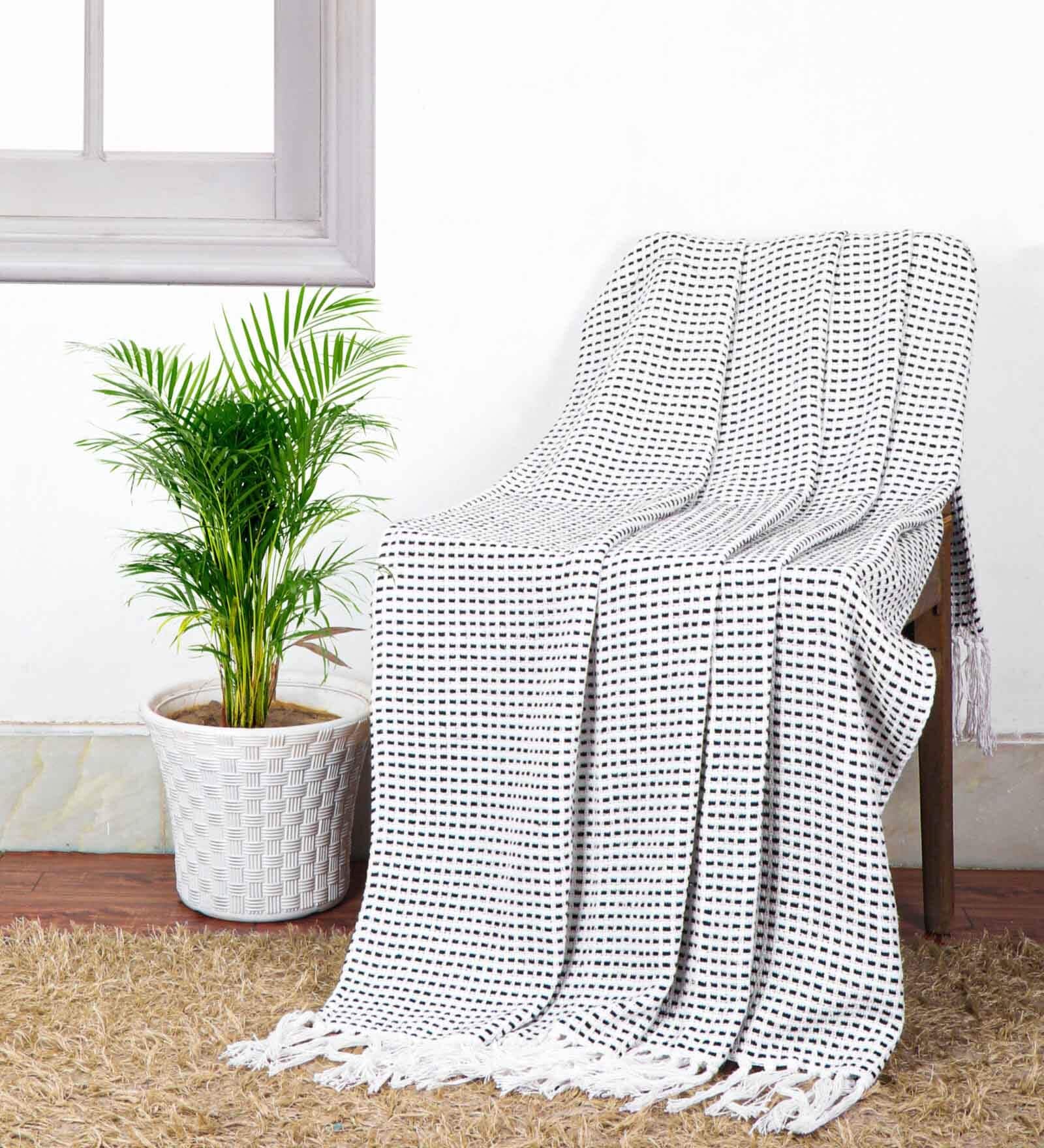 White & Black Cotton Checkered 50X60 Inches Throw