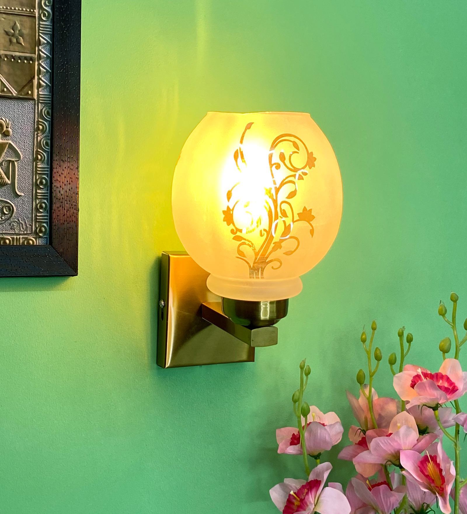 White & Gold E27 holder Metal & Glass Uplight Wall Scone