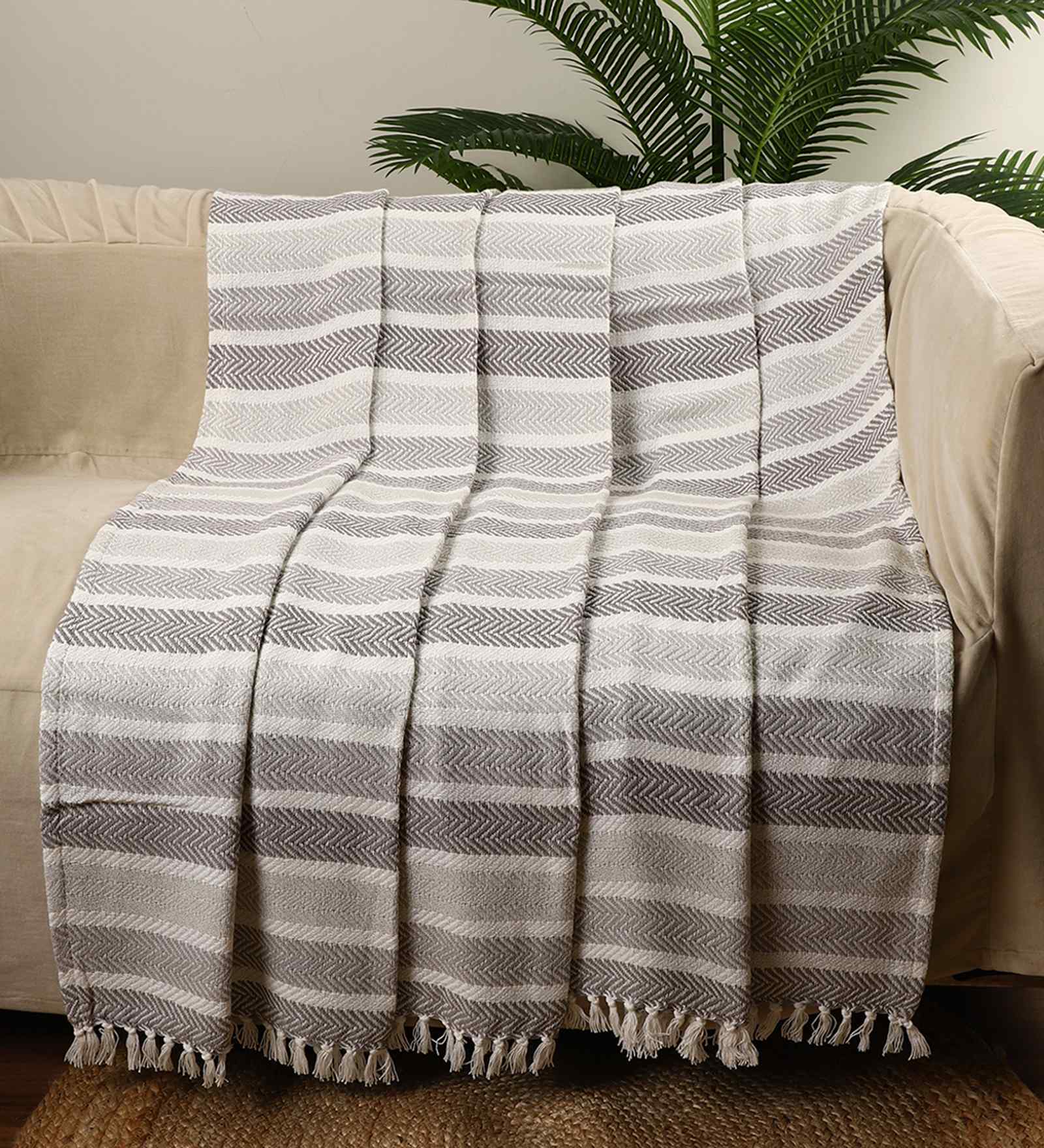 White & Grey Cotton Zigzag 50x64 Inches Throw
