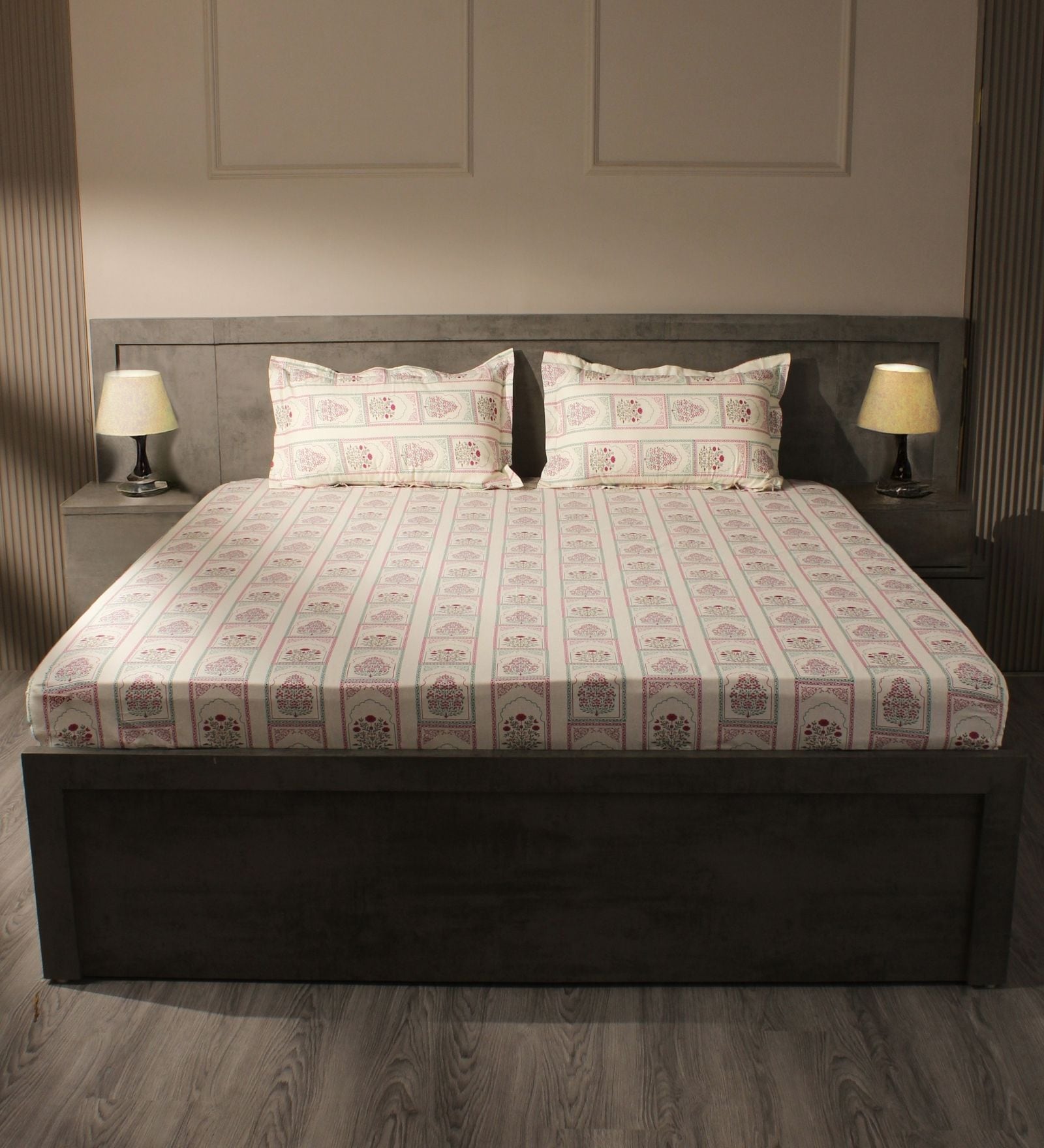 White & Purple 144TC Cotton Flat Super King Bedsheet with 2 Pillow Covers