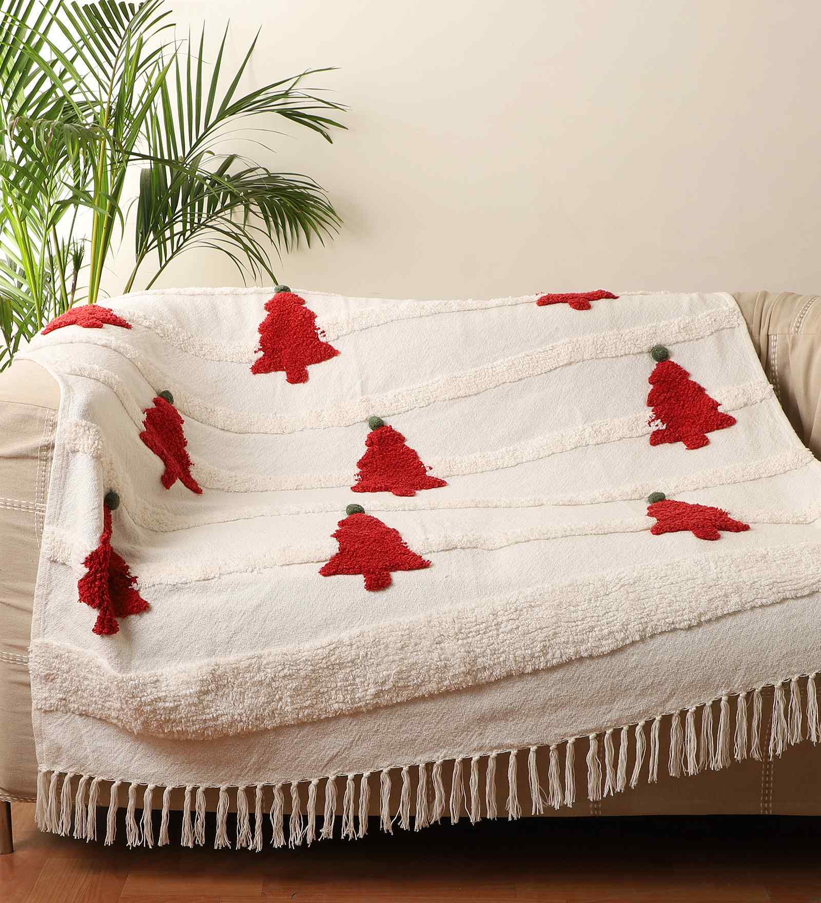White & Red Cotton Tufted Christmas Tree 50x64 Inches Throw