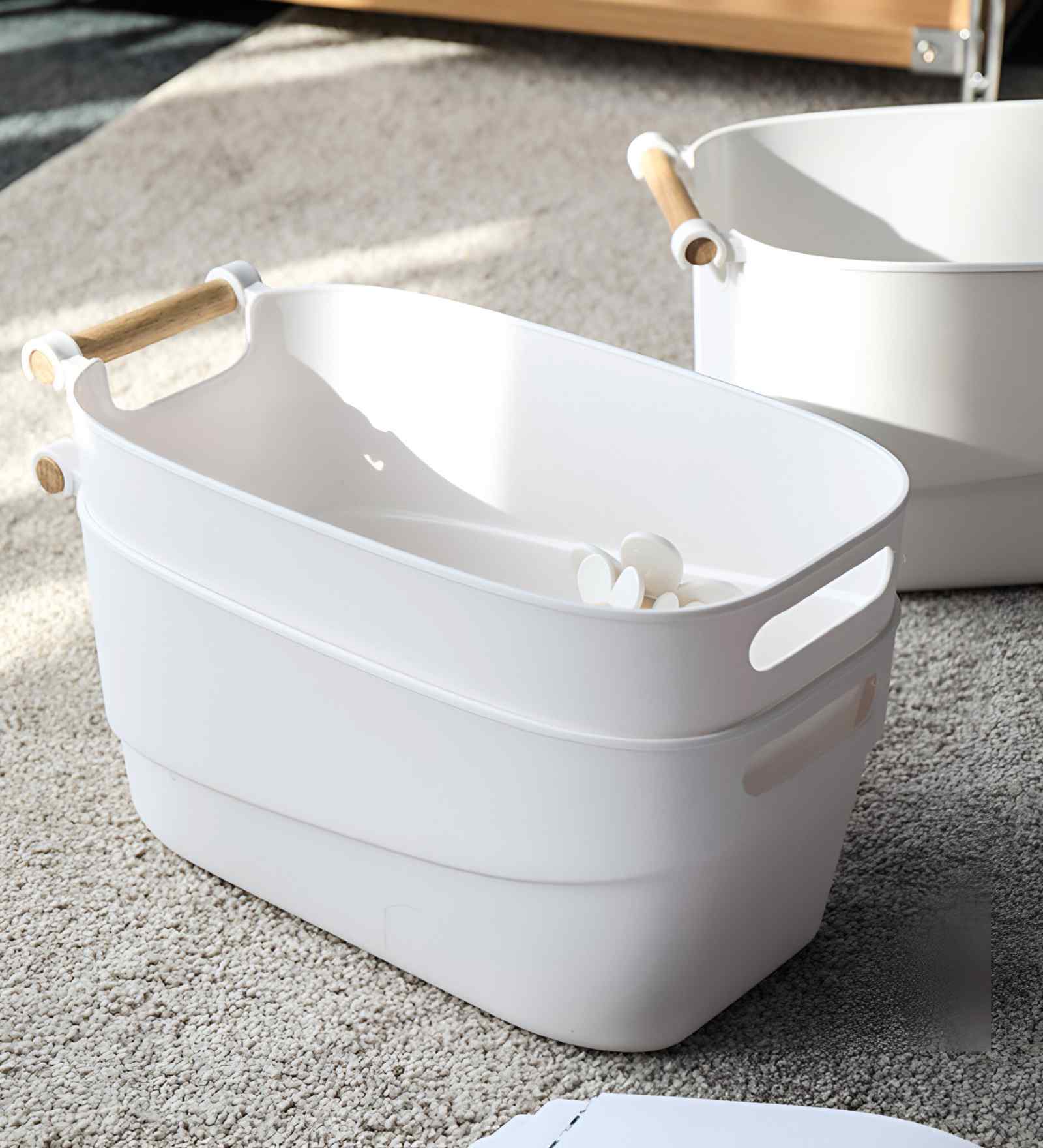 White 3.5 L Polypropylene Storage Bin with Wooden Handles