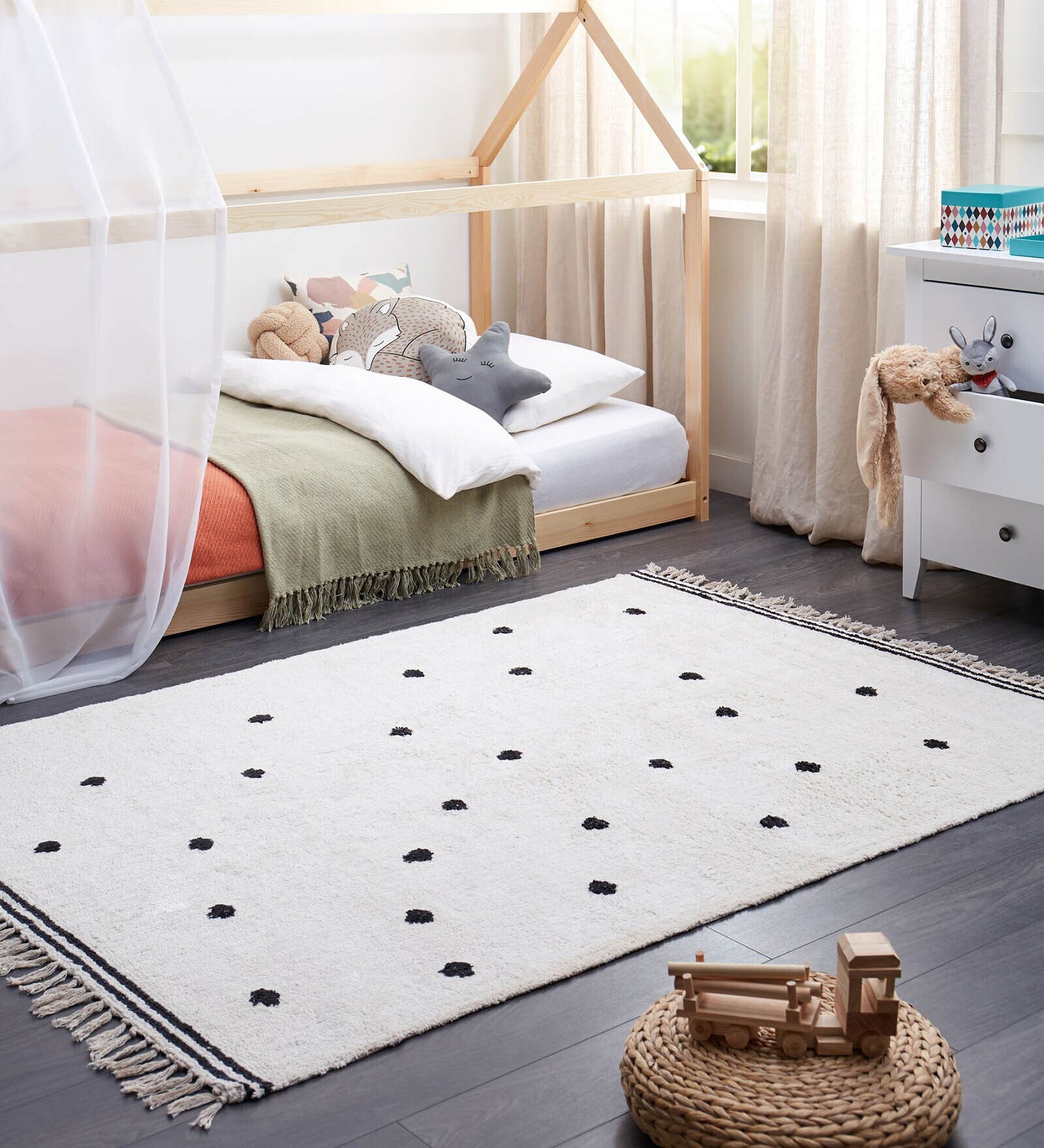 White Abstract Cotton 8 Ft X 5 Ft Hand Tufted Dhurrie