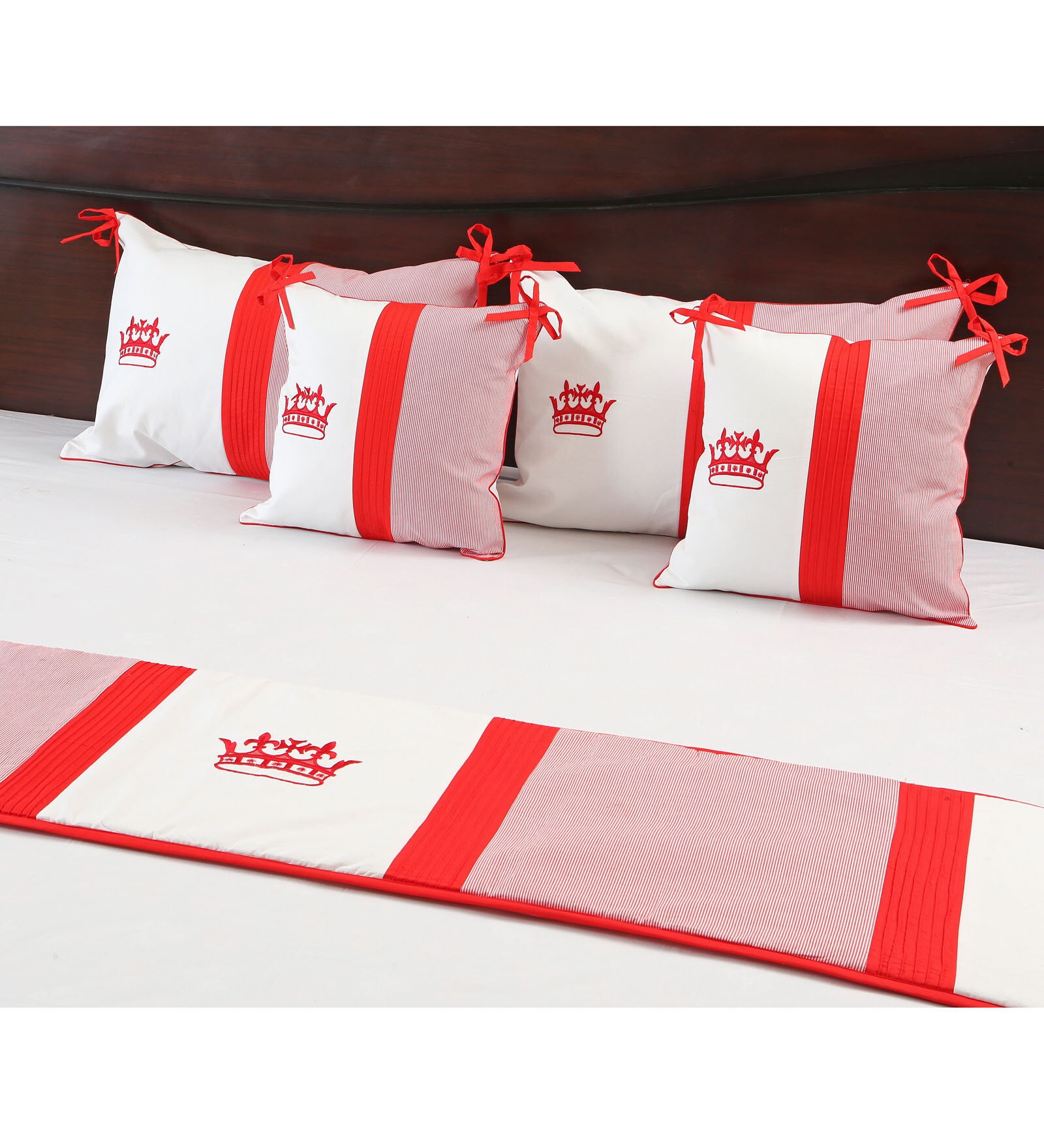 Buy Cotton Bed Runner with 2 Cushion Covers & 2 Pillow Covers by My