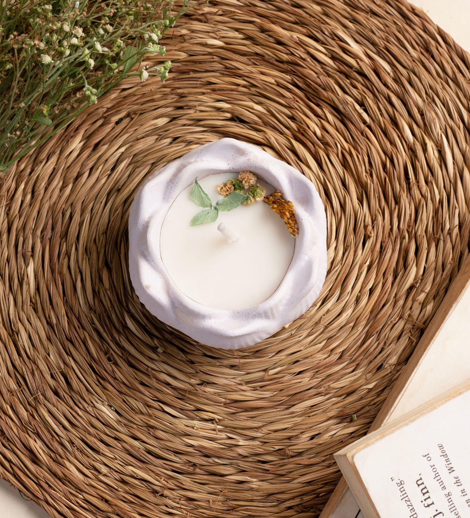 White Ceramic Lotus-Shaped Scented Candle