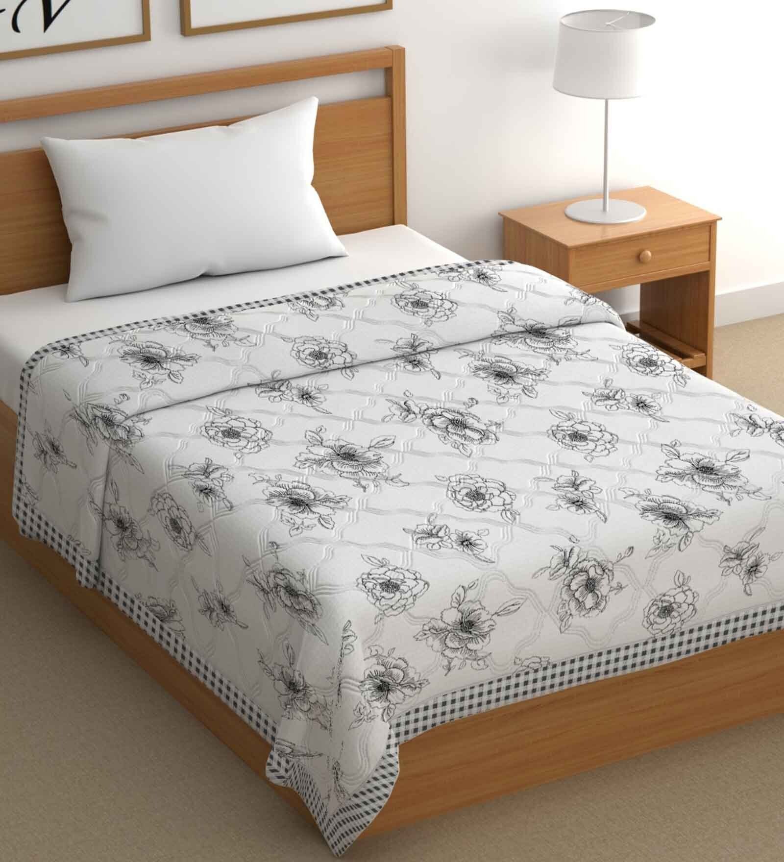 White Cotton Abstract 500 GSM Single Bed Comforter