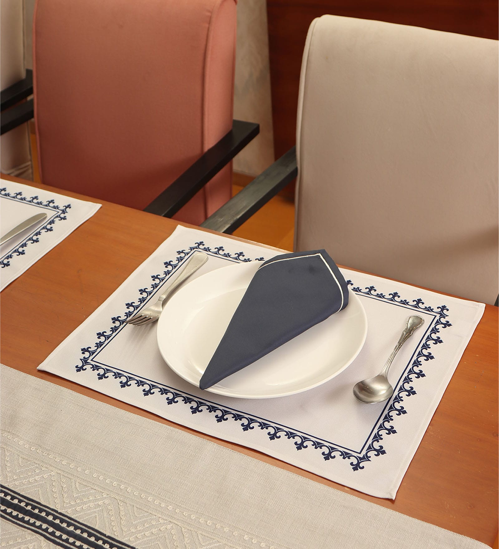 Zeba (13x19) White & Blue Cotton Blend (Set of 12) Placemat