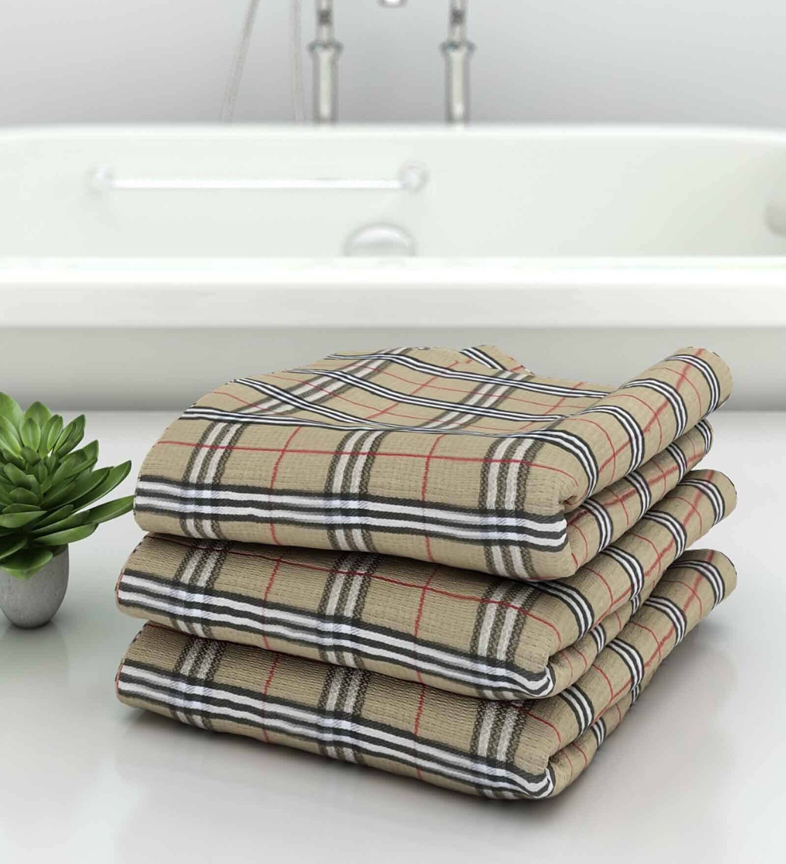 White Patterned 210 GSM Cotton Bath Towels (Set of 3)