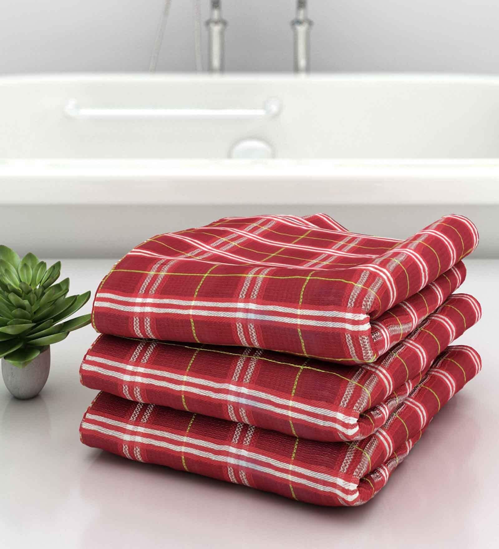 White Patterned 210 GSM Cotton Bath Towels (Set of 3)