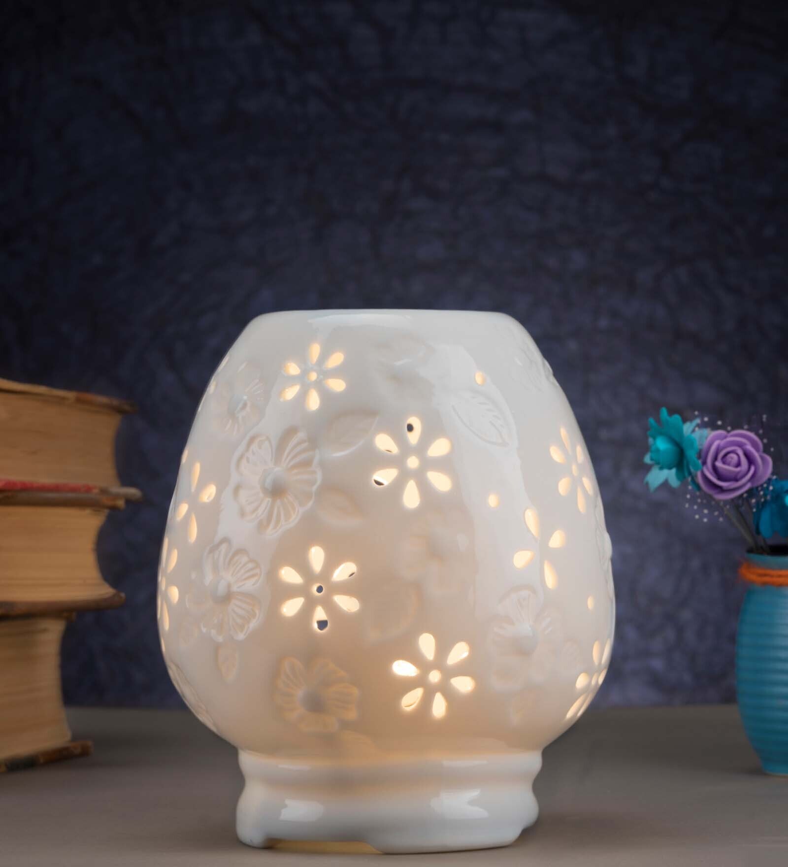 White Electric Oil Warmer with 4 Assorted Fragrance Oils