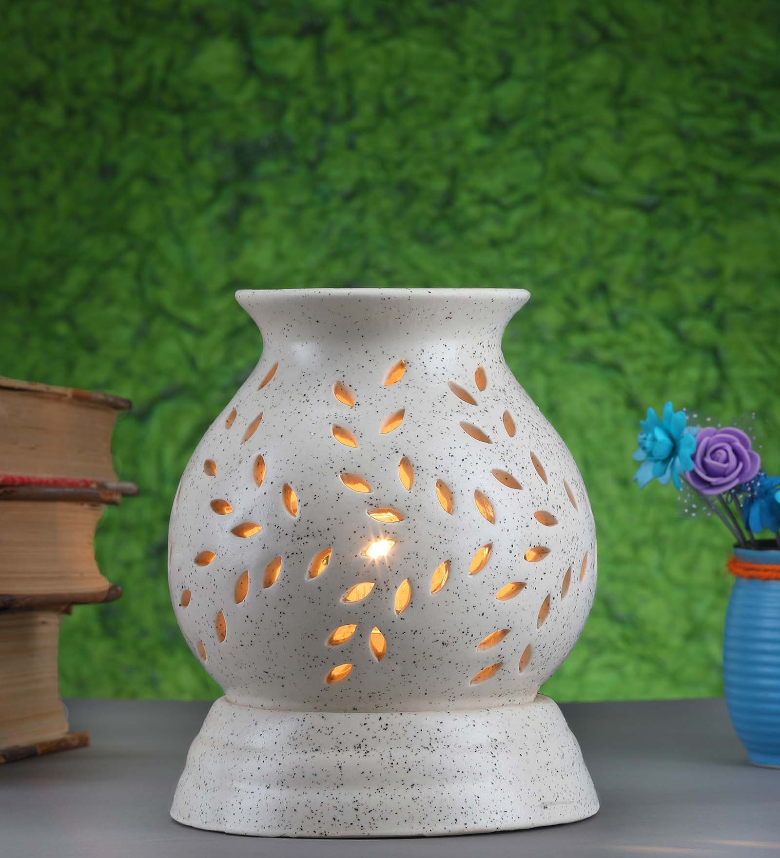 White Electric Oil Warmer with 4 Assorted Fragrance Oils