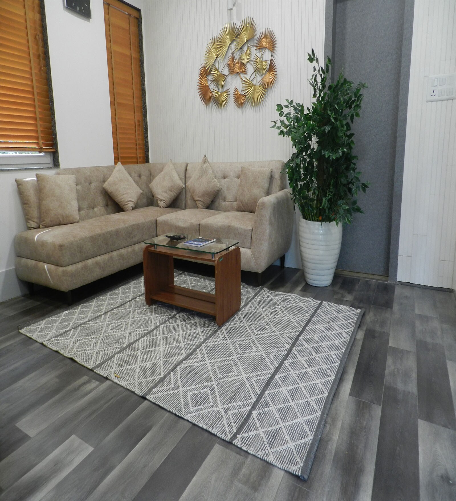 White Geometrical Pet 8X6 Feet Hand Woven Carpet