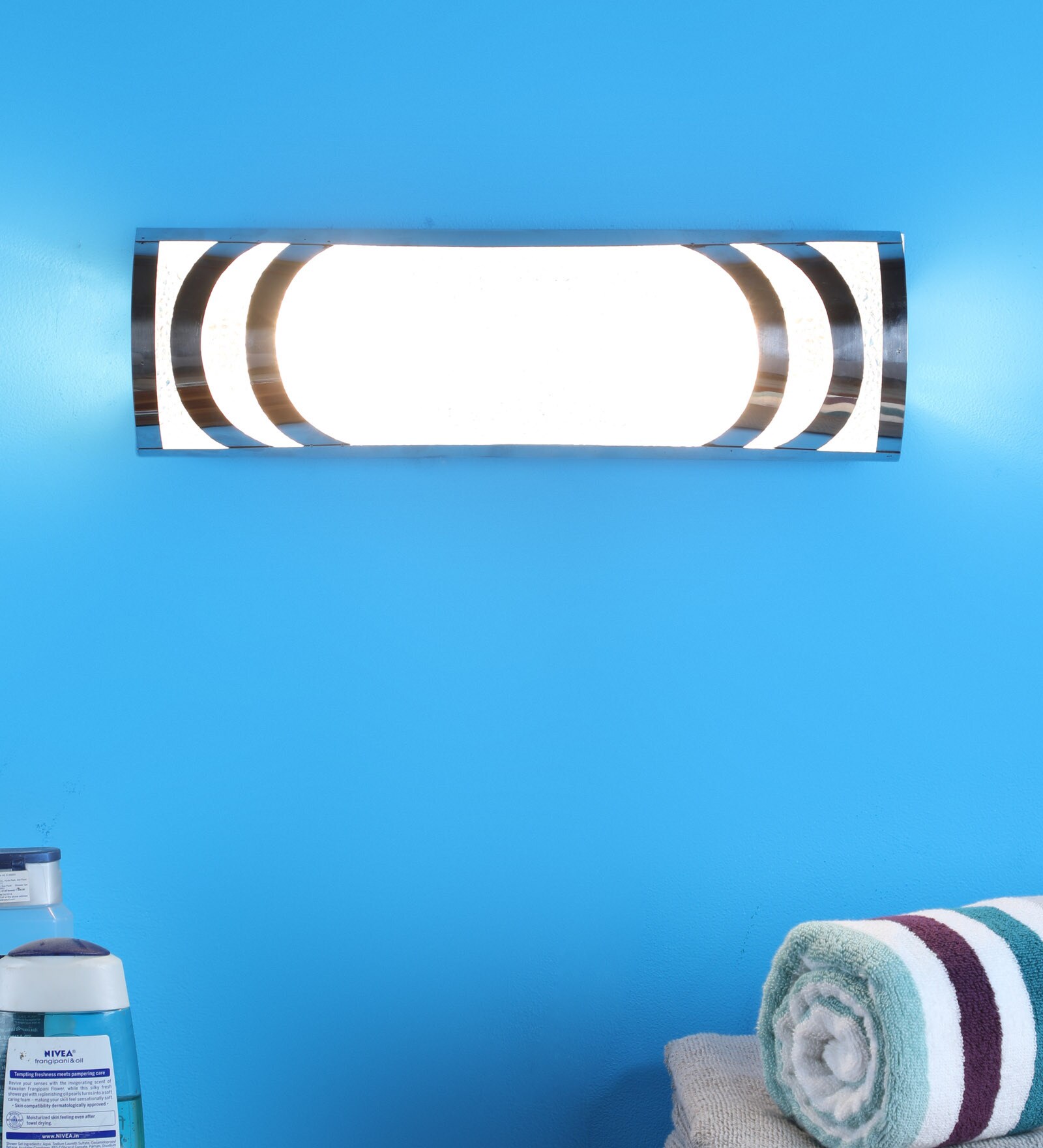 Oldie Metal Flush Mount Wall Light (White)