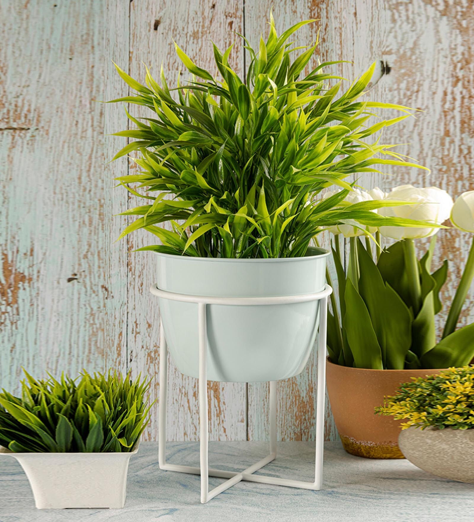 White Metal Desk Desk Pot