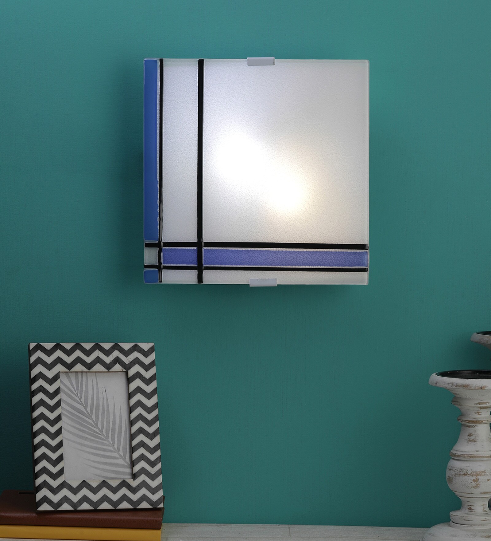 Contemporary Metal Flush Mount Wall Light (White)