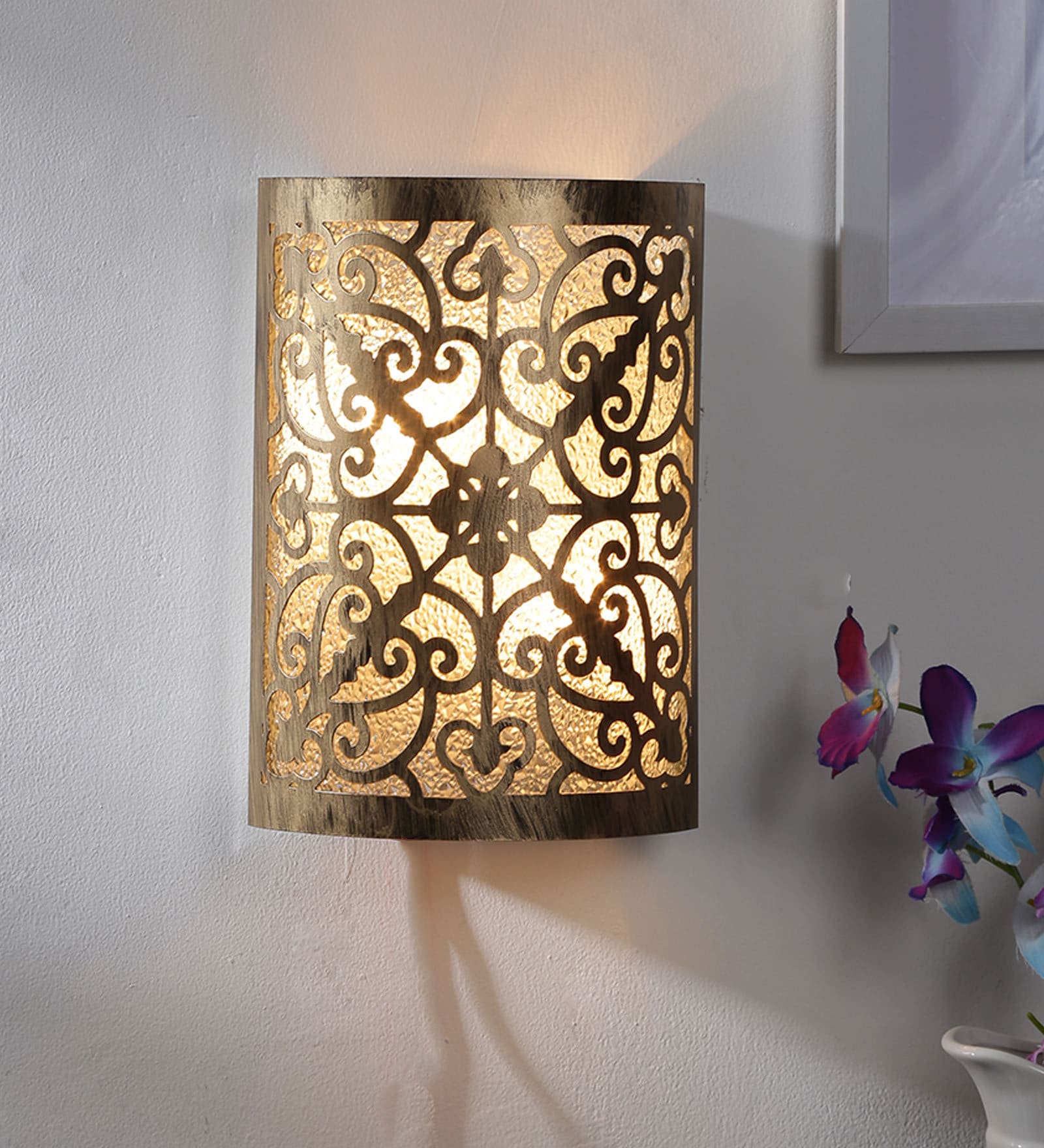 Delicea Metal Flush Mount Wall Light (White)