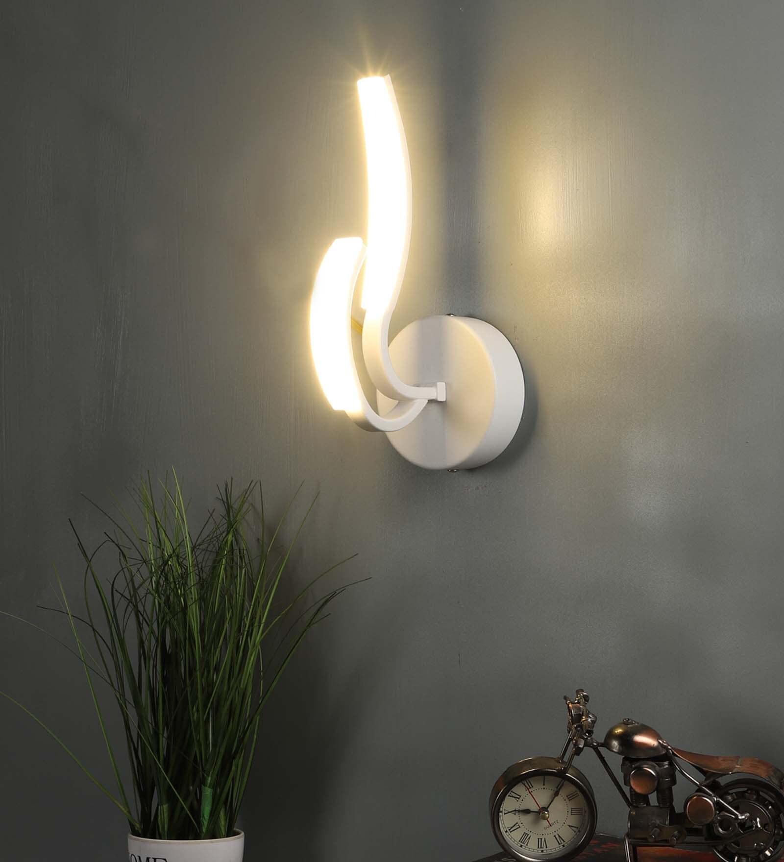 Classic Metal LED Novelty Wall Light (White)