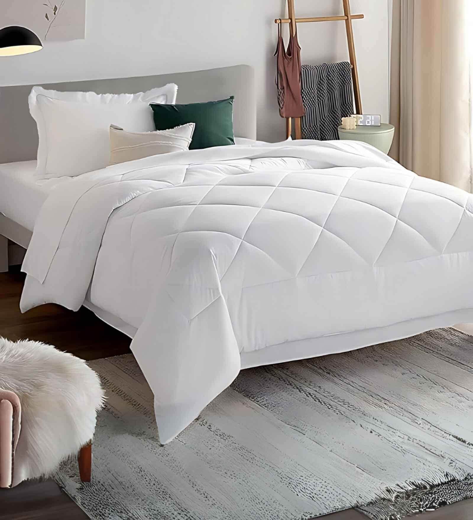 White Microfiber Solid 150 GSM Single Bed Comforter