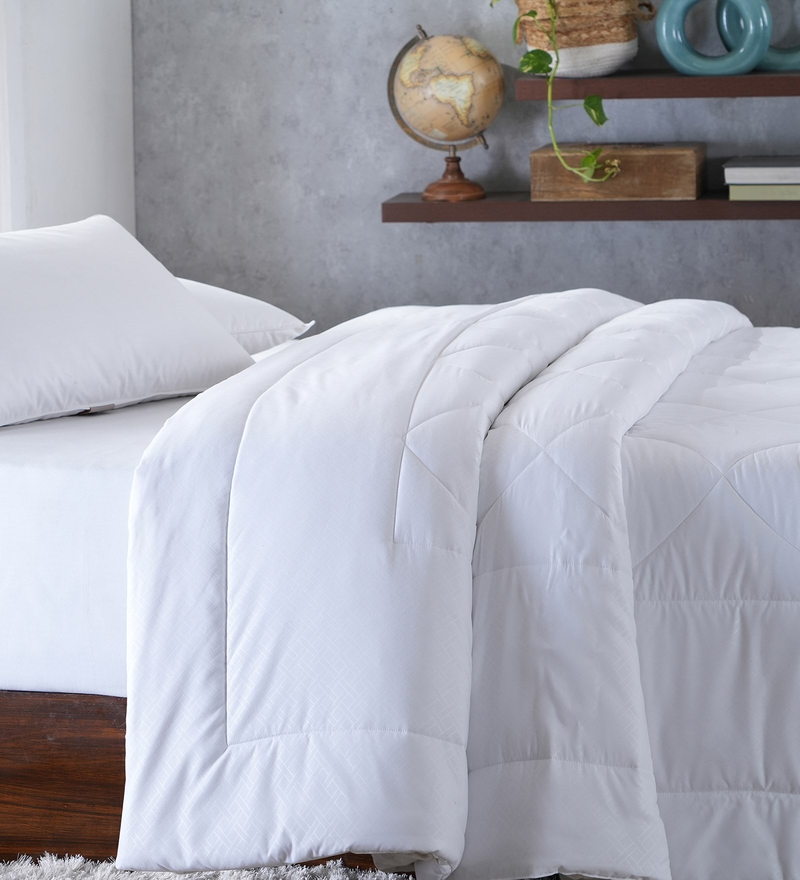 White Polyester Solid 200 GSM Double Bed Duvet Insert