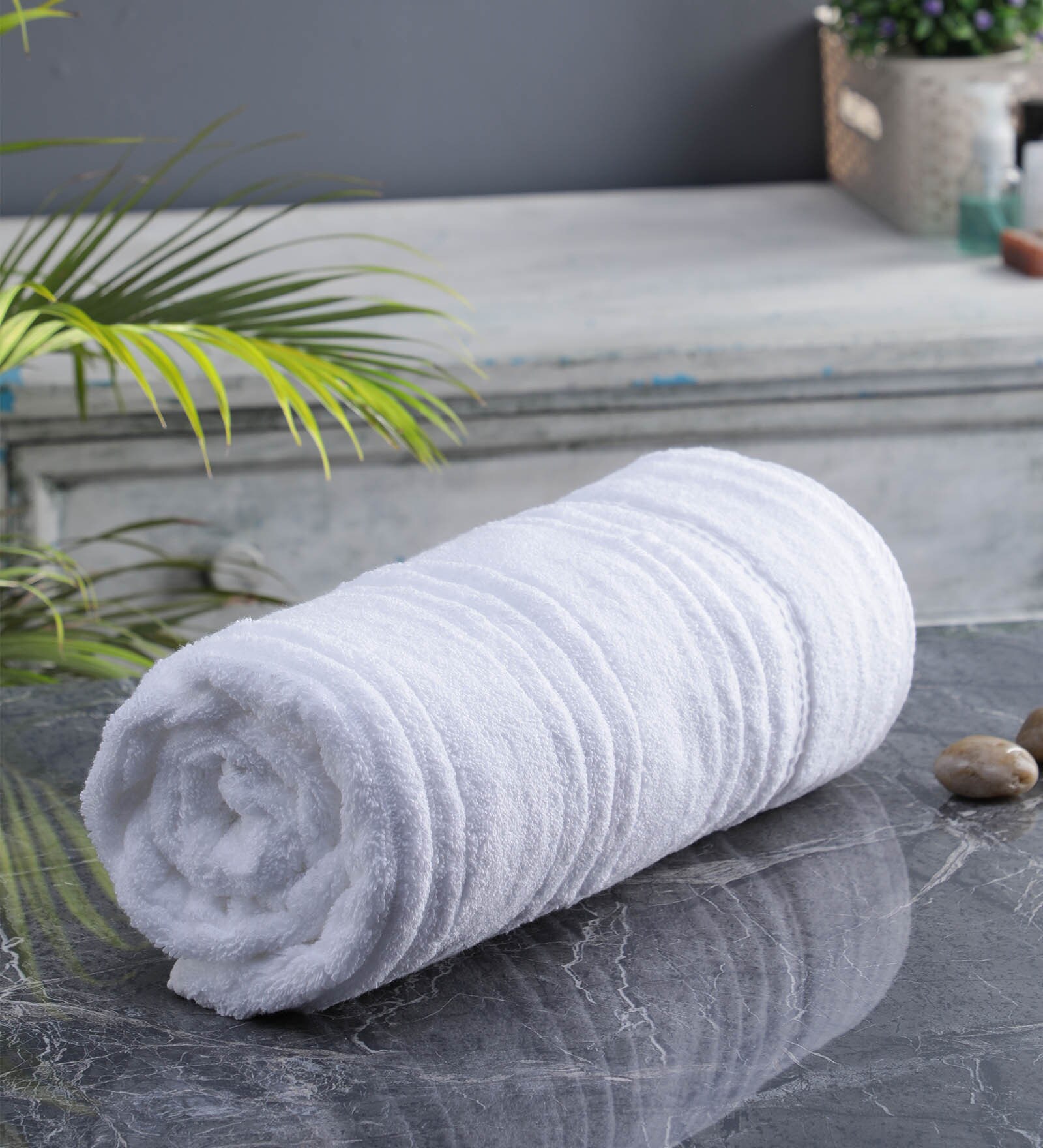 White Patterned 700 GSM Cotton Bath Towel