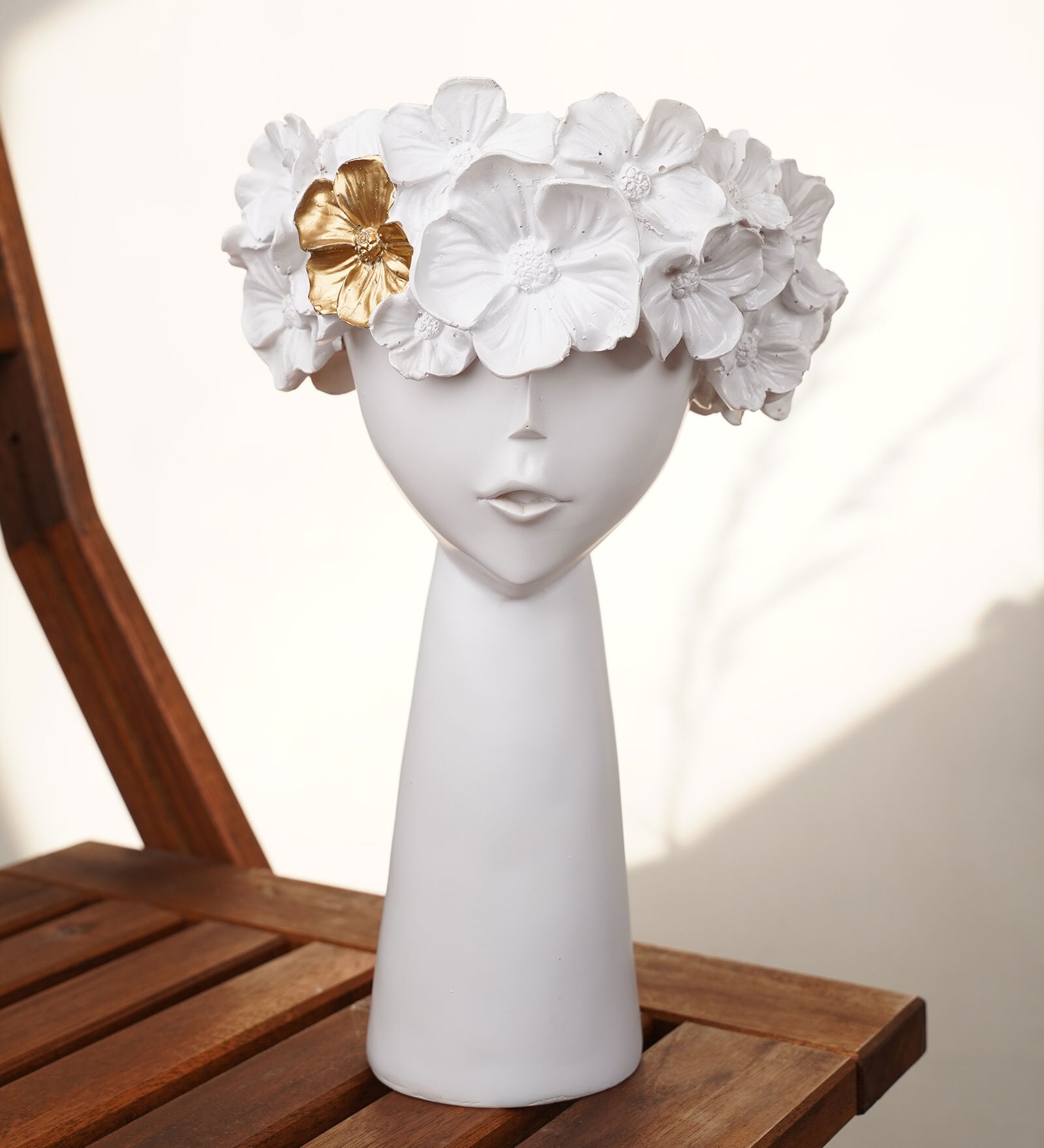 White Tiara White Resin Table Vase