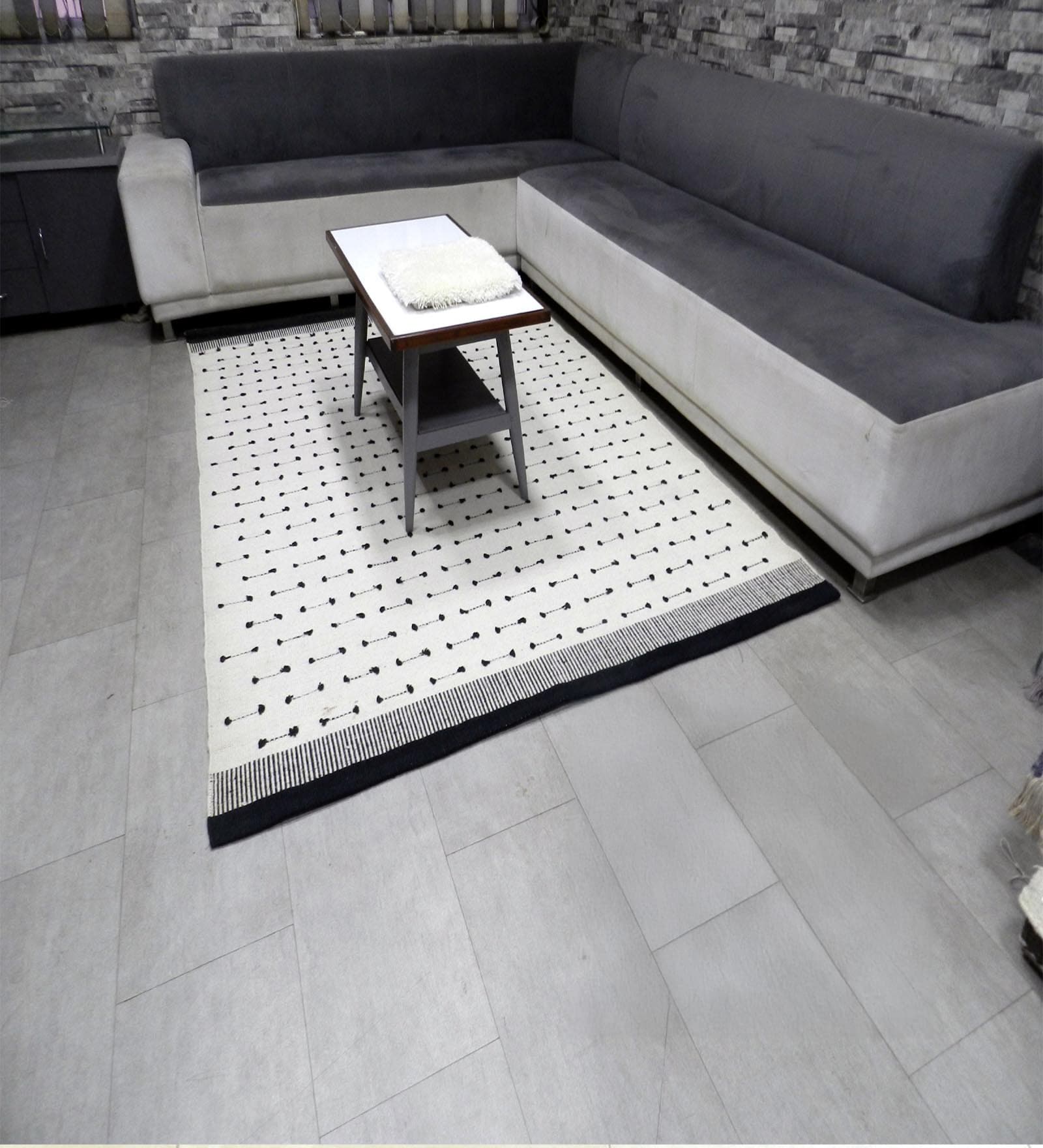 White Traditional Wool And Silk And Cotton 8X6 Feet Hand Woven Carpet